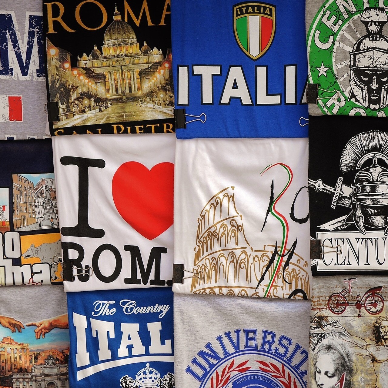 Italiani: magliette dedicate all'Italia, a Roma e ai loro simboli