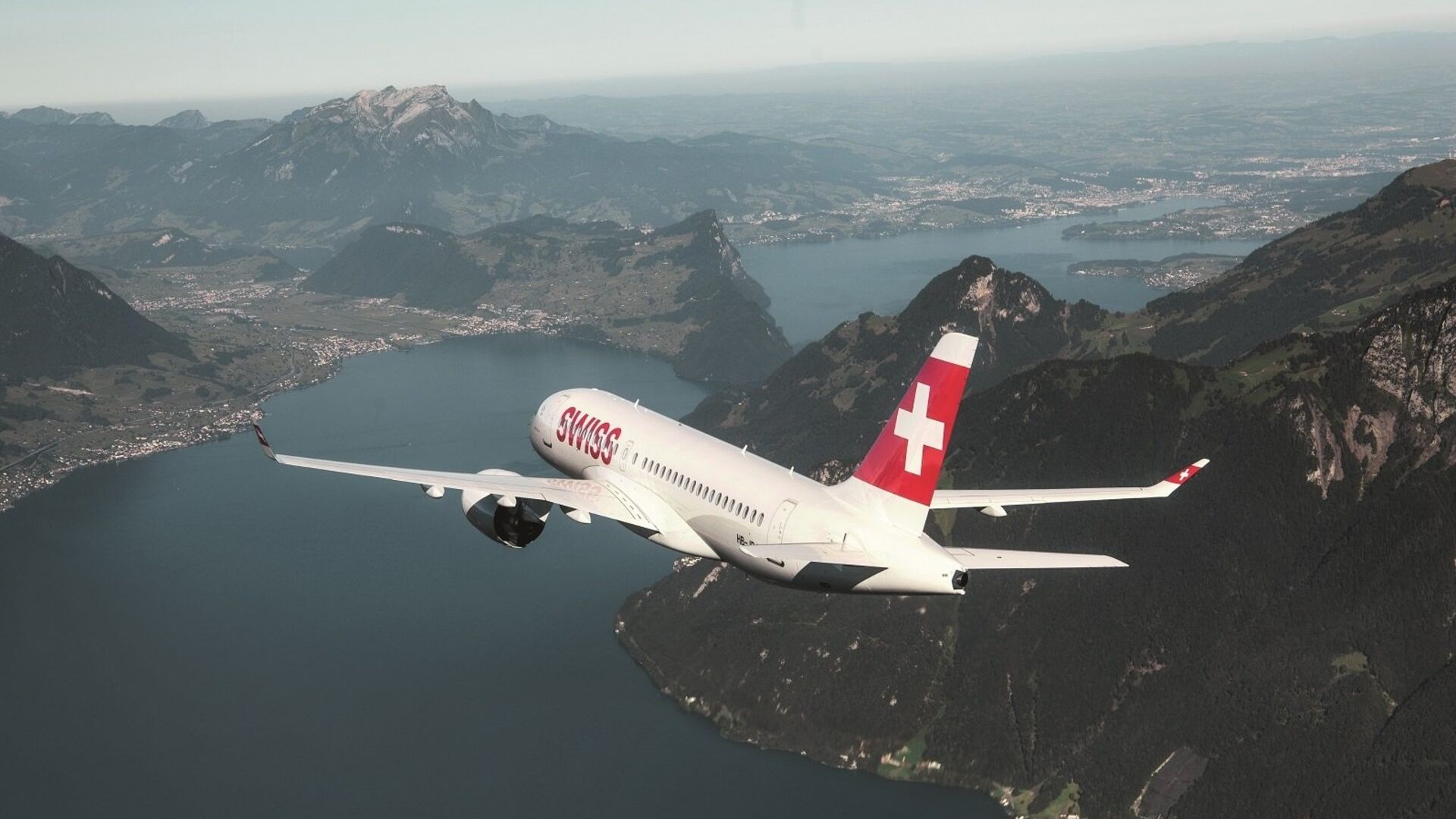 Un aeroplano della Swiss International Air Lines in fase di atterraggio