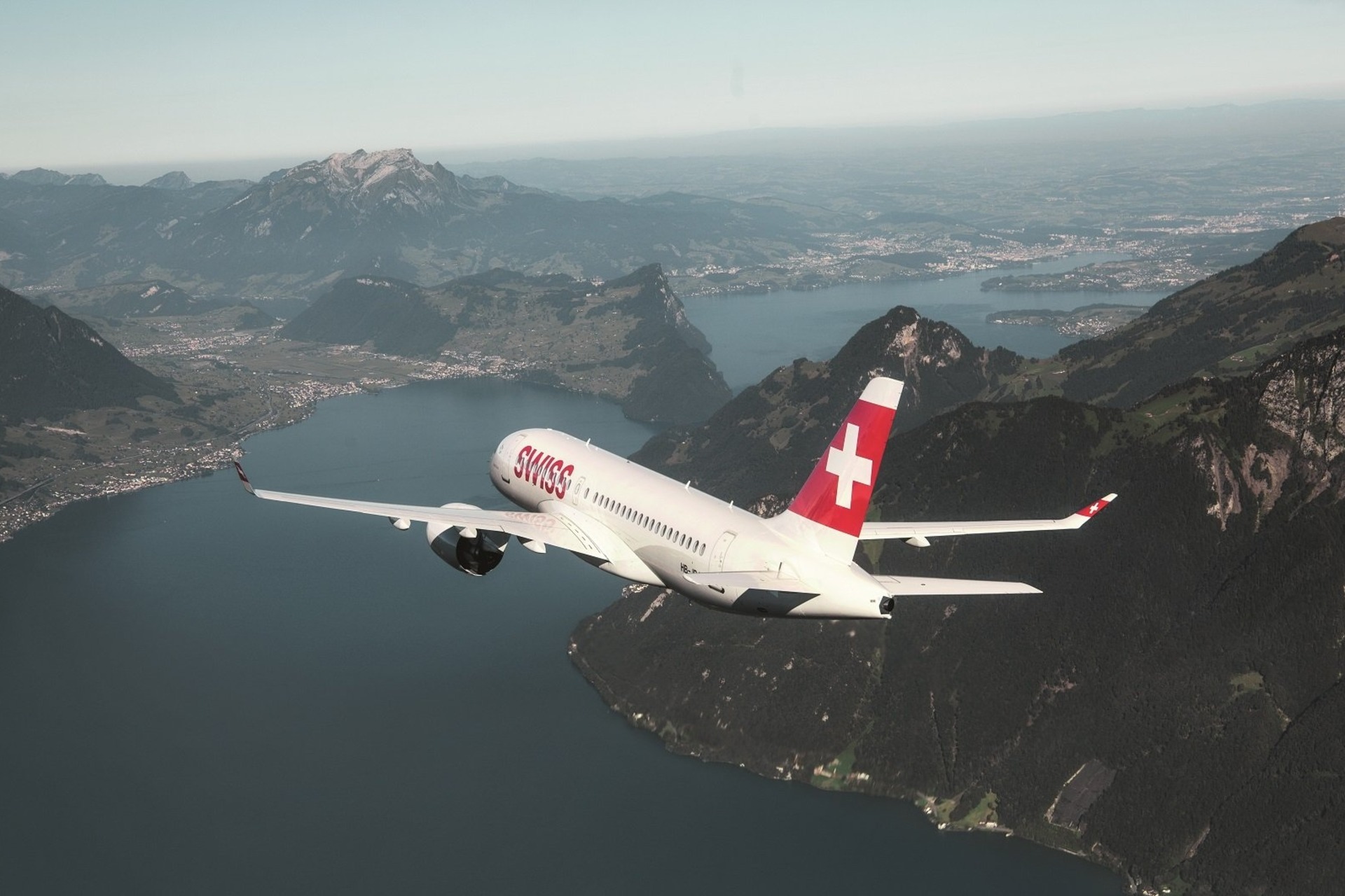 Un aeroplano della Swiss International Air Lines in fase di atterraggio