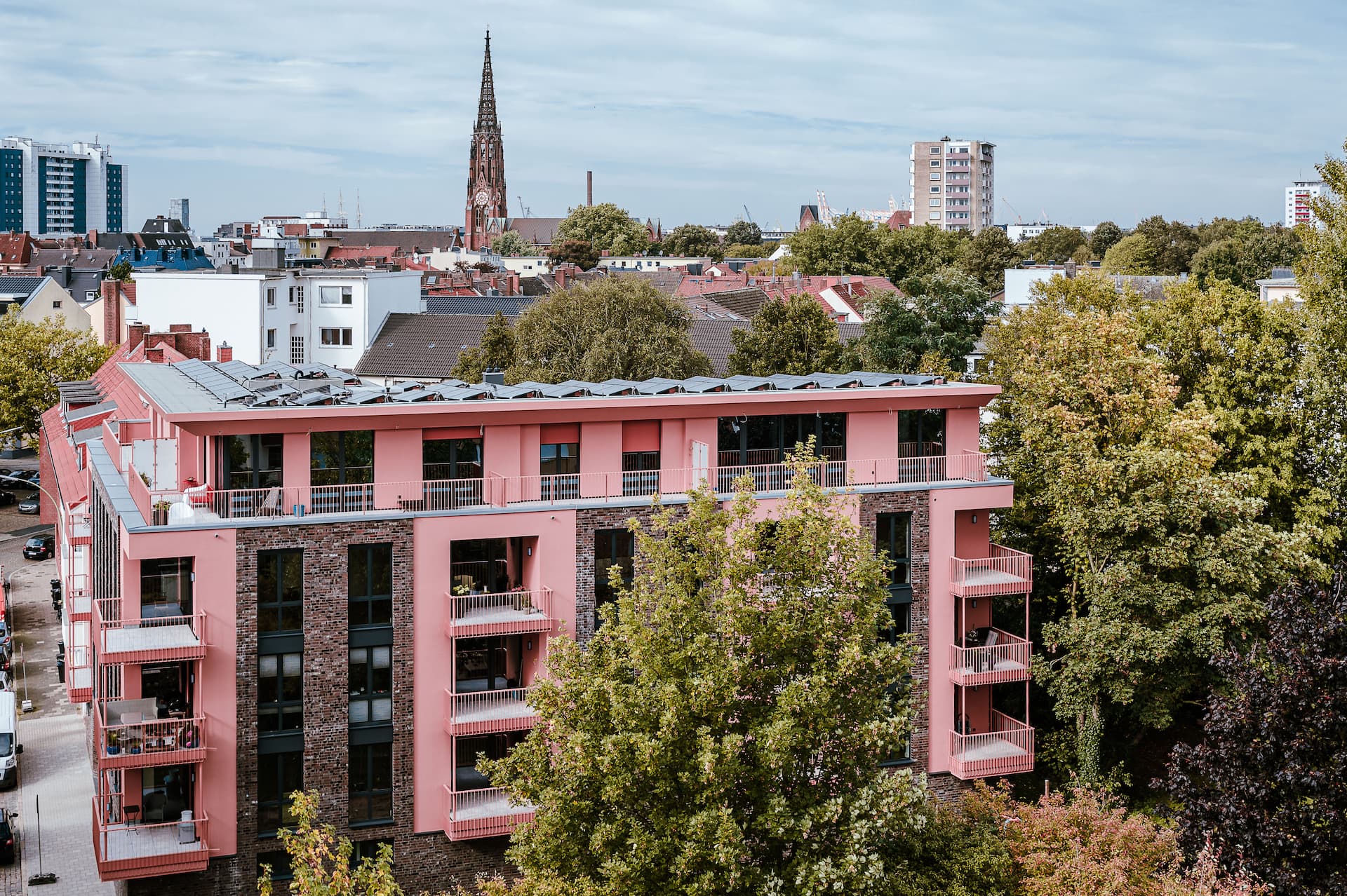 Sono ben 18 gli appartamenti ricavati nella Casa del Futuro di Bremerhaven. Tecniche di costruzione, materiali e infissi hanno valso al condominio la certificazione GOLD del DGNB, molto stringente in quanto a requisiti (Foto: Diana Hanke/Deceuninck)