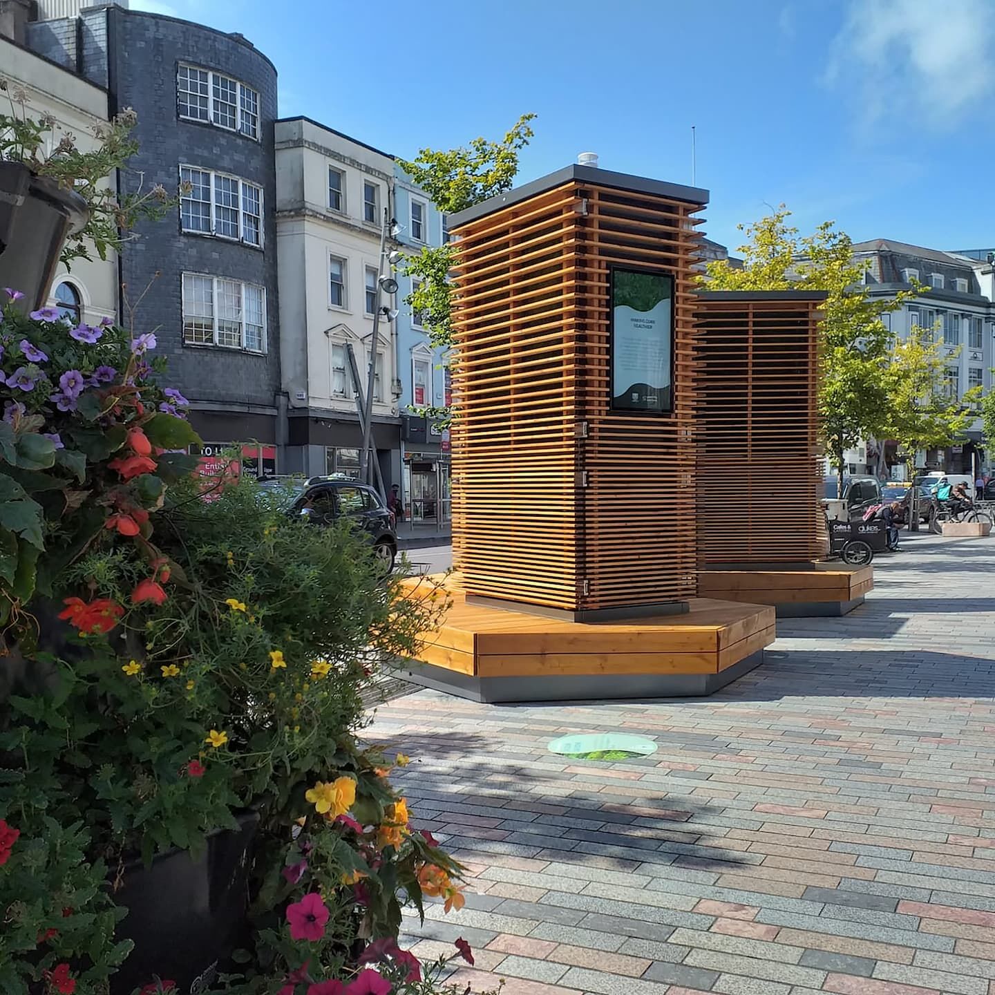 arredo urbano che combatte l'inquinamento: Un'infrastruttura City Tree a Cork, in Irlanda (Foto: Green City Solutions)