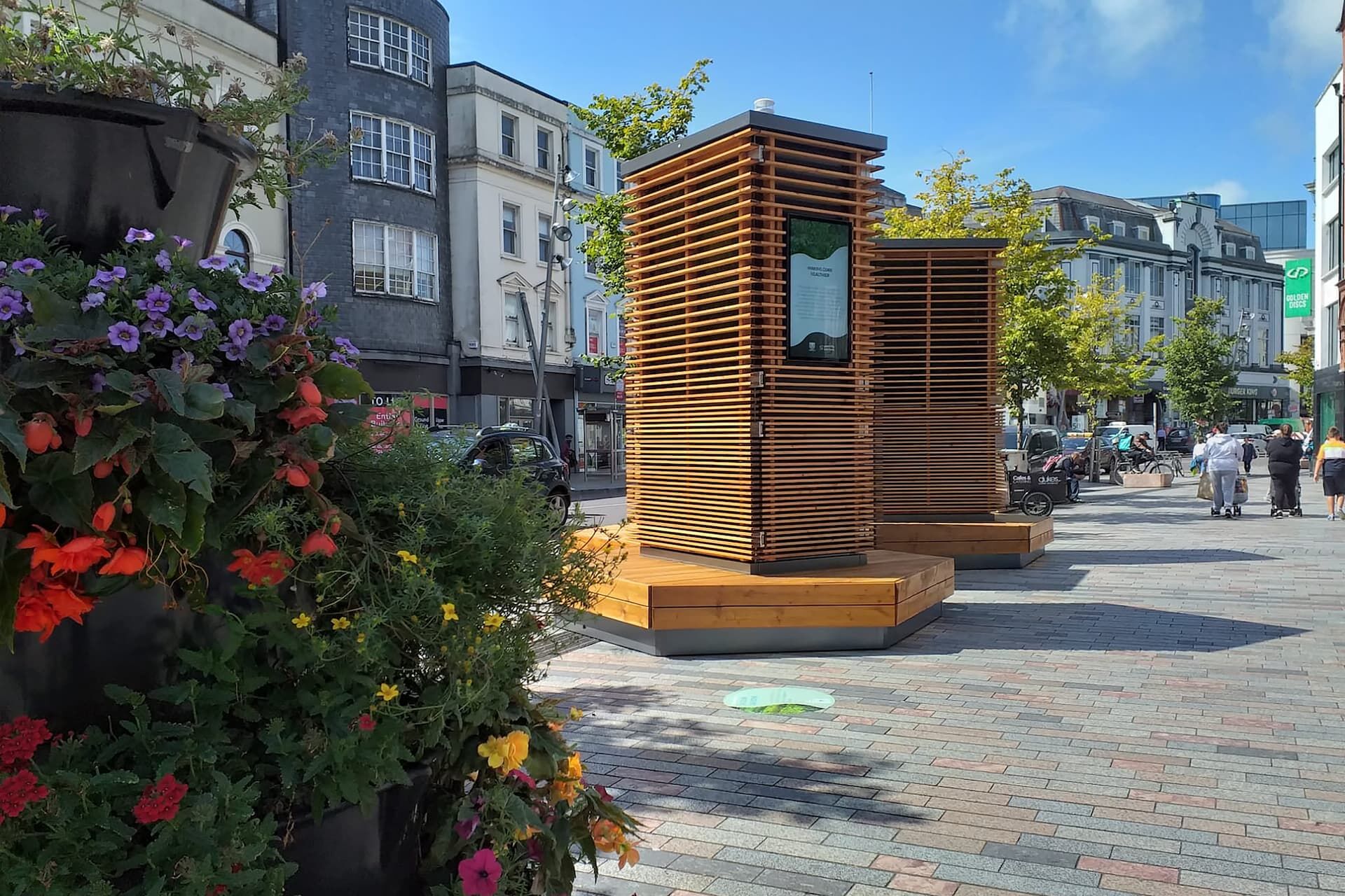Міські меблі, які борються із забрудненням: інфраструктура міського дерева в Корку, Ірландія (Фото: Green City Solutions)
