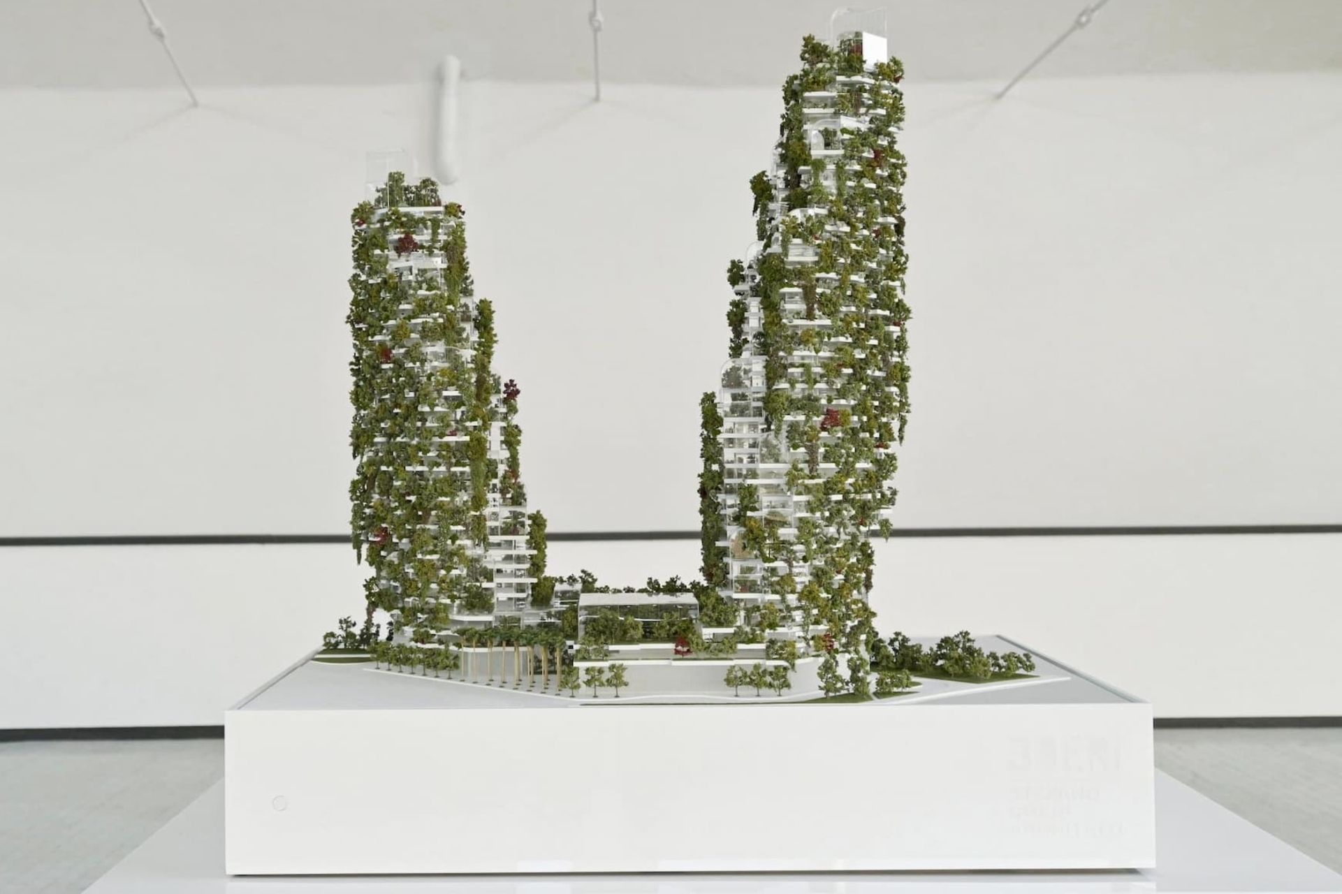 Bosco Verticale: il modello di Dubai conterà di due torri che puntano sul concetto di riforestazione urbana. Grande attenzione sarà volta al ciclo dell'acqua, grazie al quale questa preziosa risorsa non sarà sprecata