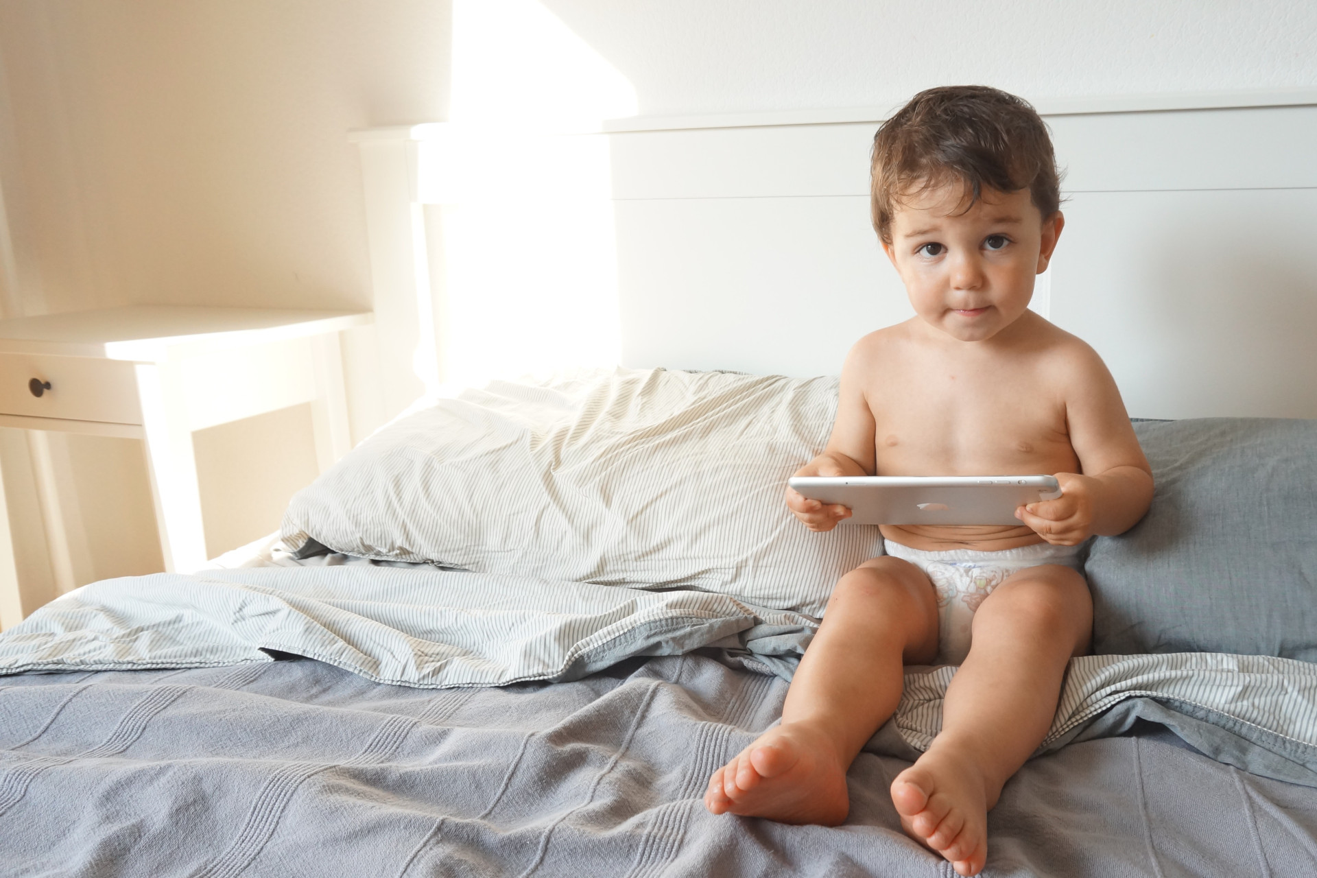 I bambini sui social: bimbi e bimbe si interfacciano con la tecnologia sempre più precocemente