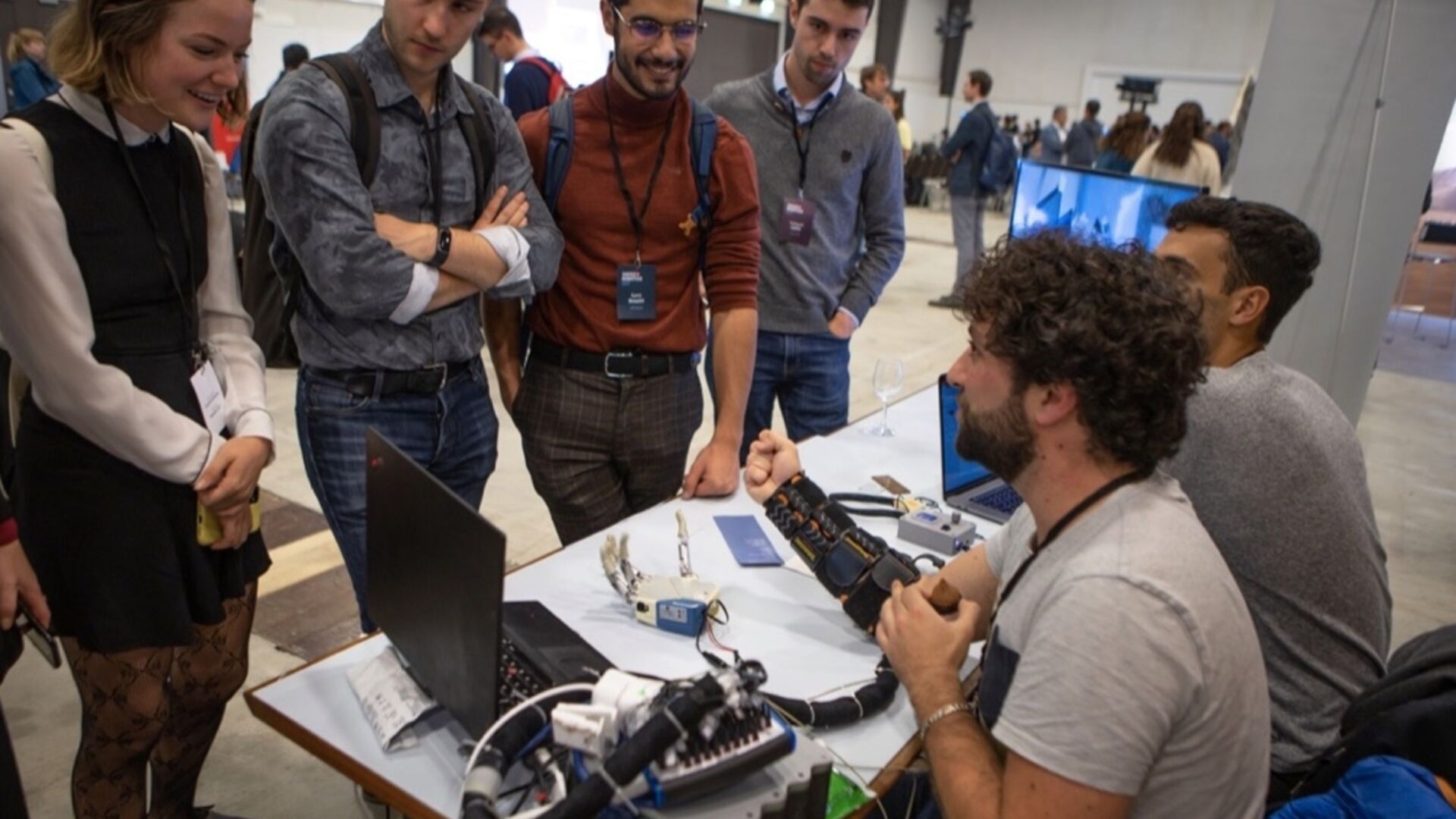Robotica: i ricercatori svizzeri presentano i loro prototipi