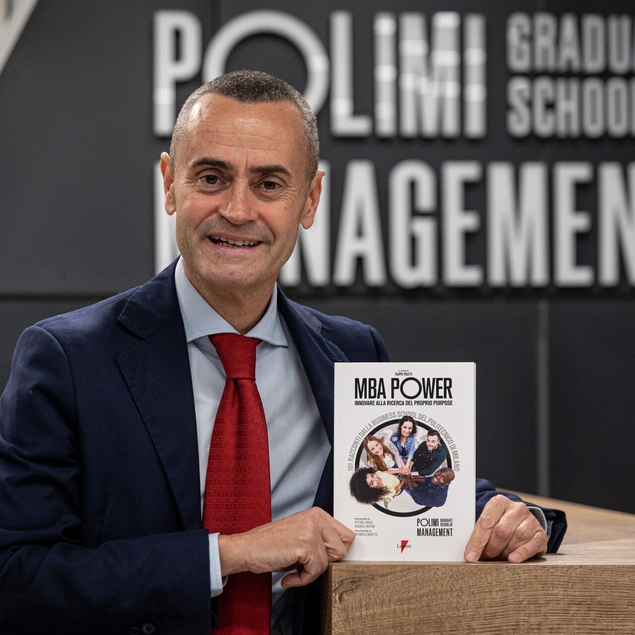 MBA 파워: 전문 저널리스트인 Filippo Poletti는 "MBA 파워: 목적을 찾아 혁신하기"라는 책의 저자입니다.