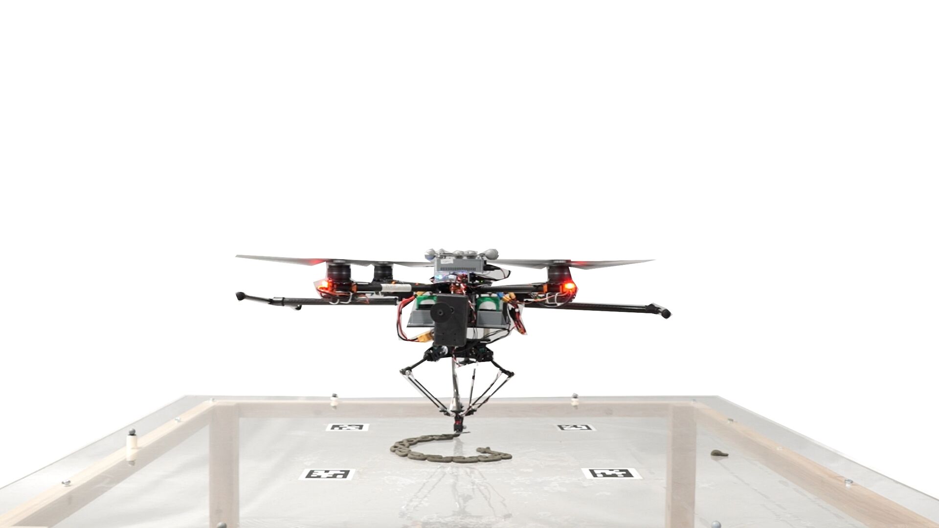 Droni collaborativi: l’Aerial Additive Manufacturing (Aerial-AM) è una tipologia di stampa 3D in cemento che utilizza un buildDrone personalizzato con un manipolatore a braccio a delta
