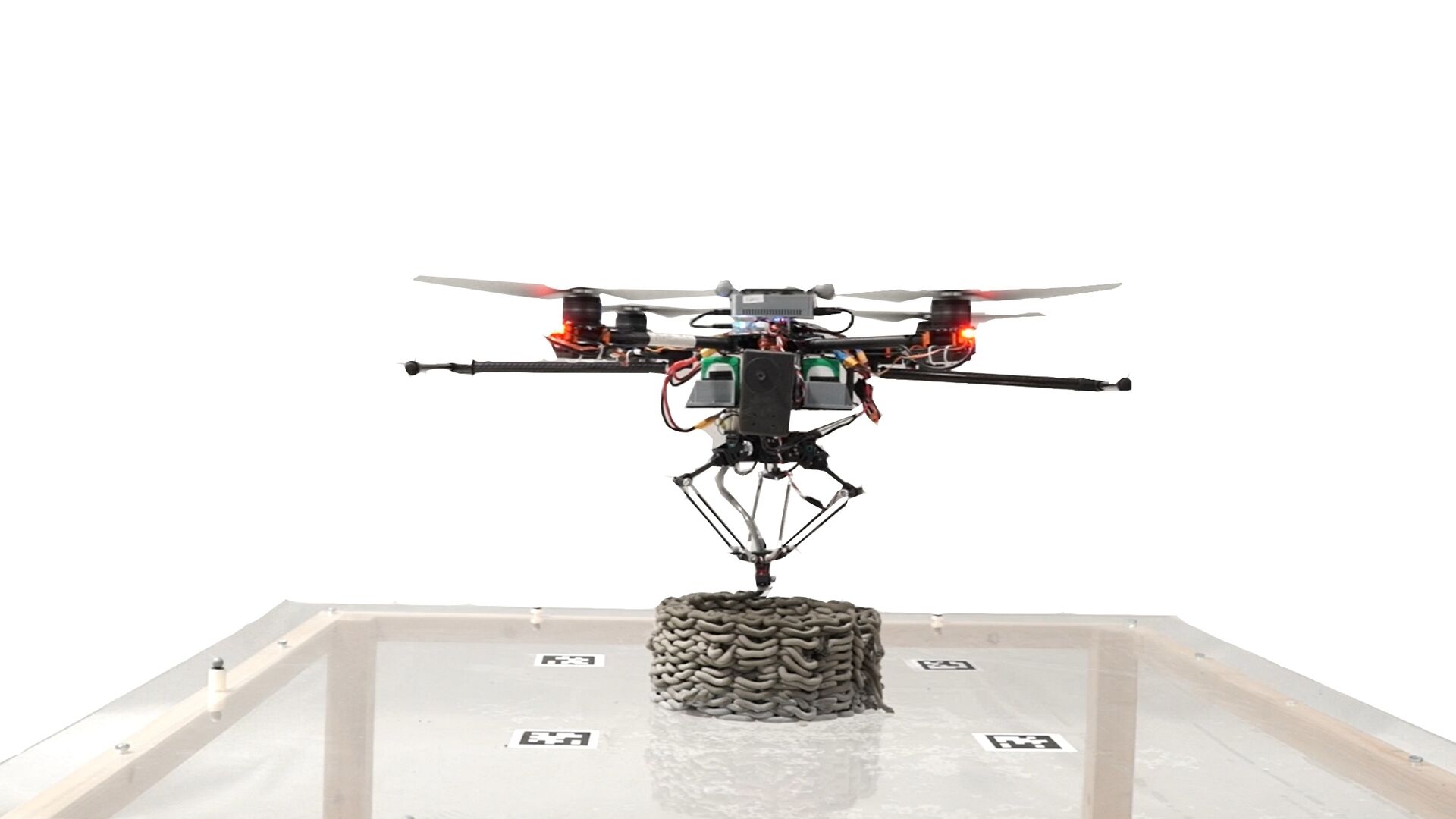 Droni collaborativi: l’Aerial Additive Manufacturing (Aerial-AM) è una tipologia di stampa 3D in cemento che utilizza un buildDrone personalizzato con un manipolatore a braccio a delta
