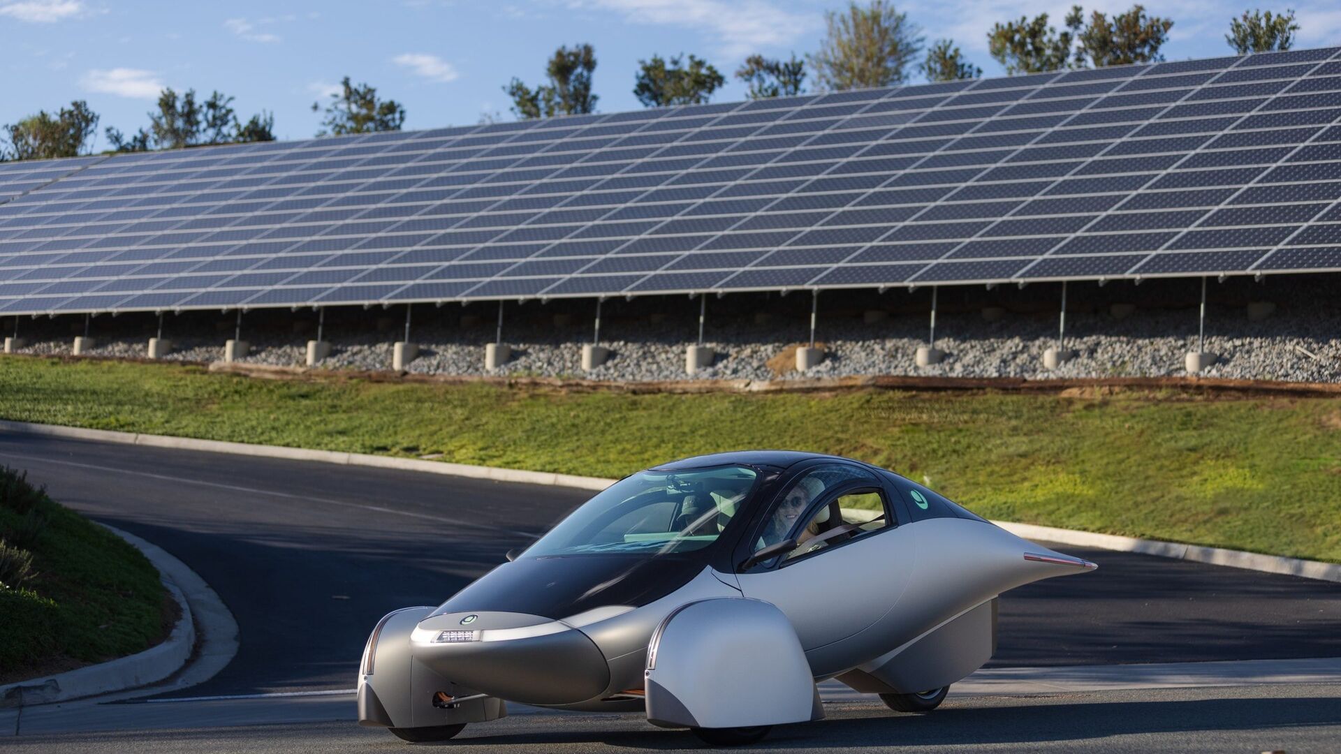 Solar car: the Aptera Delta is the most sustainable car in the world, with a range of 1600 km on battery power and 70 km on solar energy