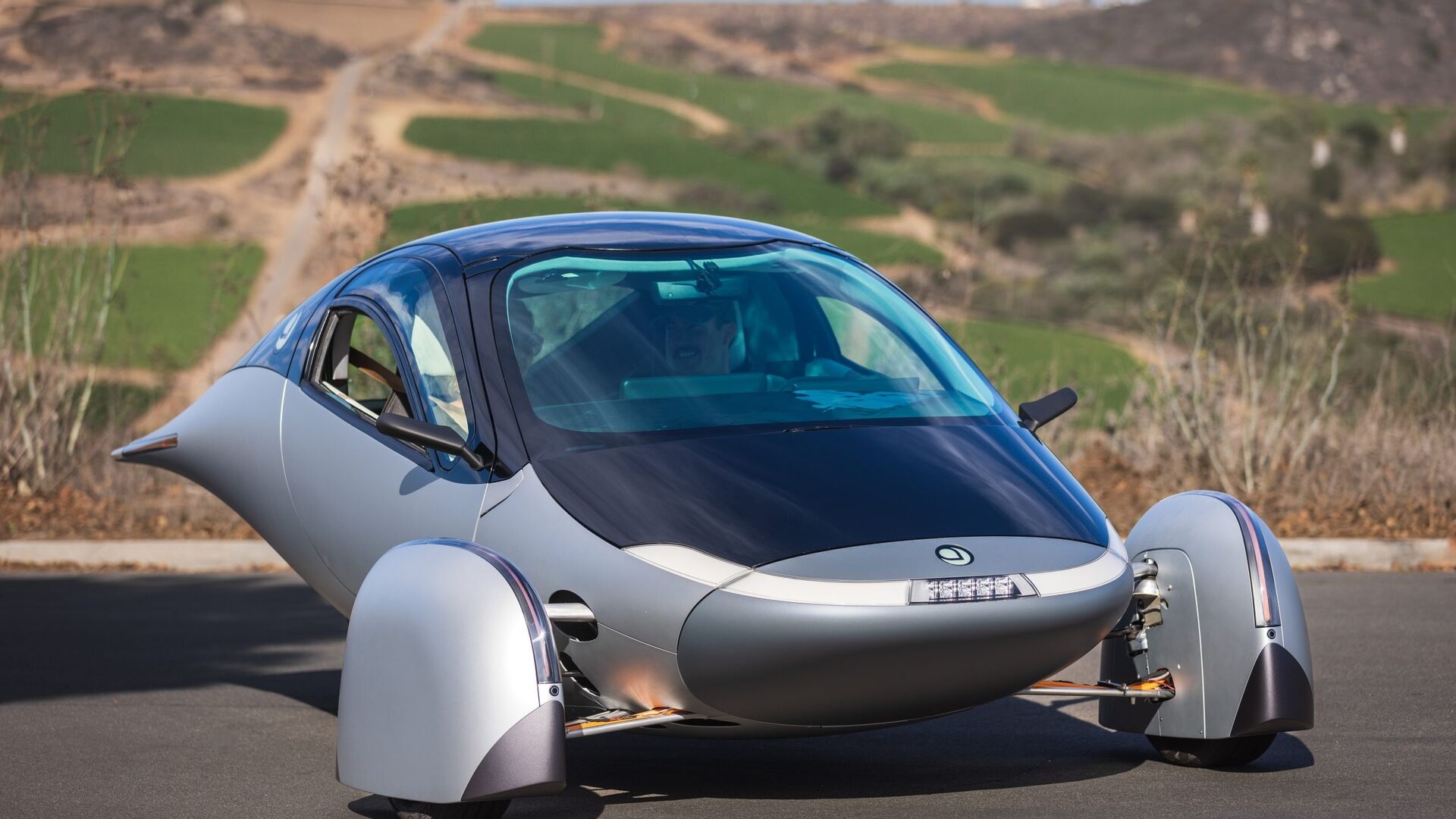 Автомобіль на сонячних батареях: Aptera Delta є найбільш екологічним автомобілем у світі із запасом ходу 1600 км на акумуляторі та 70 км на сонячній енергії.