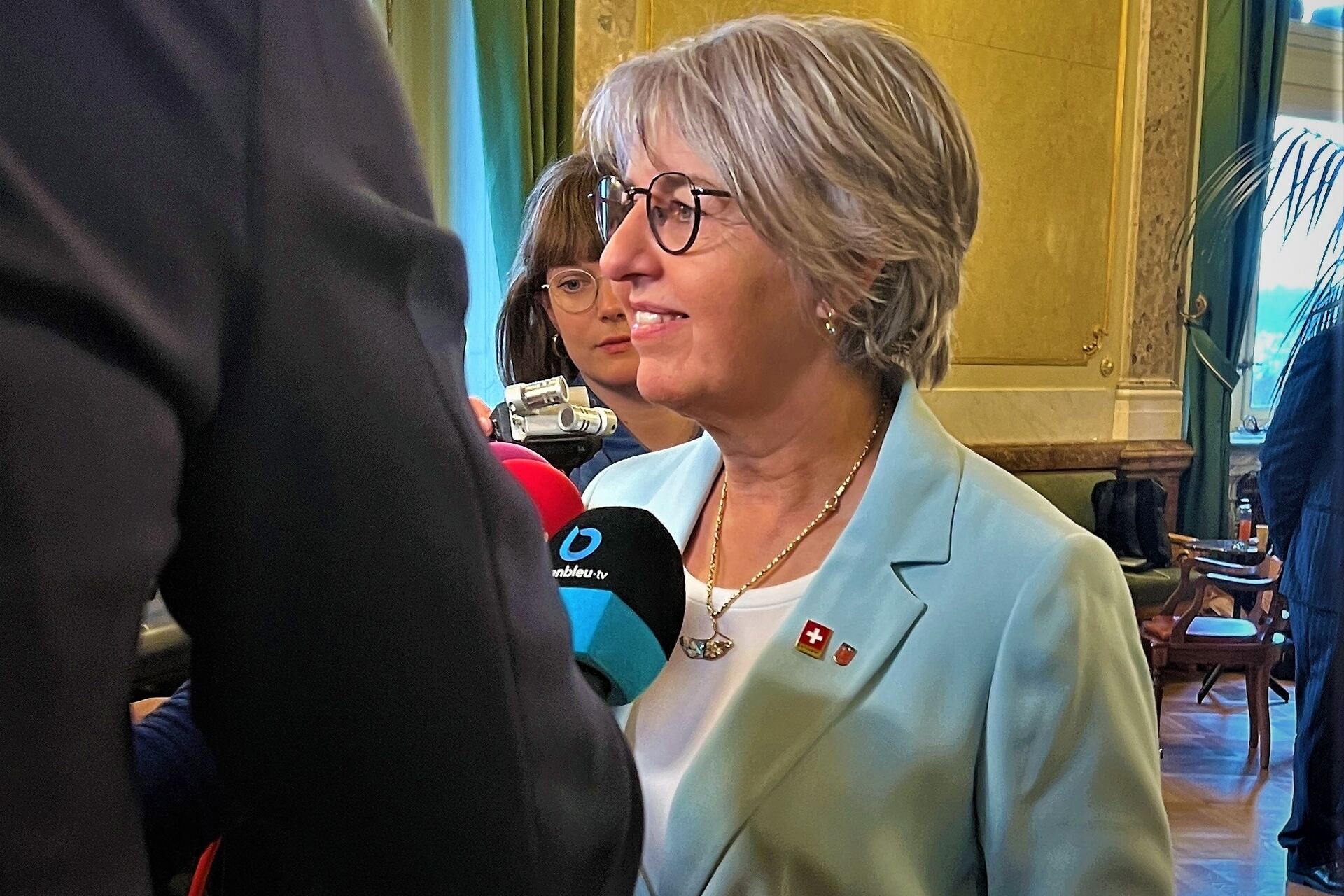 Consiglio Federale: la felicità della nuova Consigliera Federale svizzera Elizabeth Baume-Schneider, proveniente dal Canton Giura e dalle file del Partito Socialista Svizzero