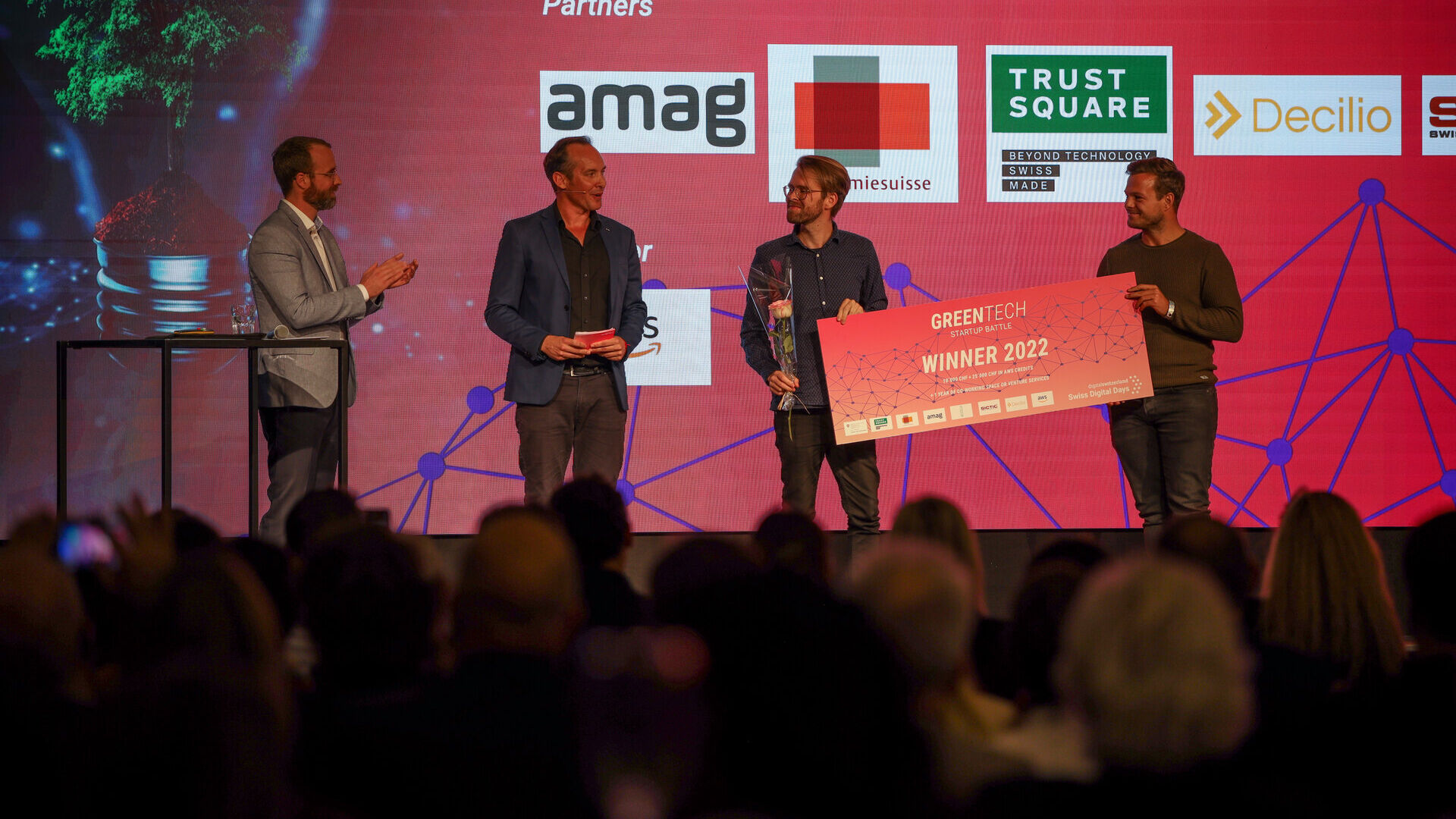 Swiss Digital Days: završni događaj "Swiss Digital Days" 2022. u Freiruumu u Zugu (Cug) 27. oktobra: ceremonija dodjele nagrada inicijative "Greentech Startup Battle" uz vibooovu pobjedu