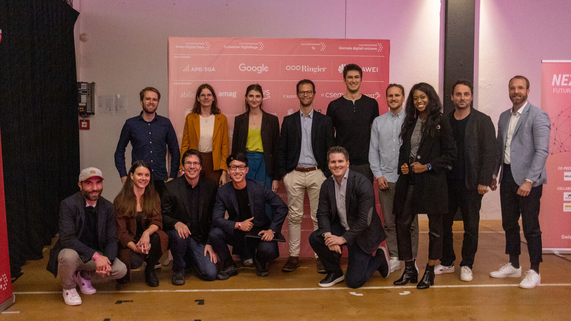 瑞士数字日：2022 月 27 日在楚格 (Zug) 的 Freiruum 举行的 XNUMX 年“瑞士数字日”最后一场活动：“Greentech Startup Battle”倡议的颁奖仪式，viboo 获胜