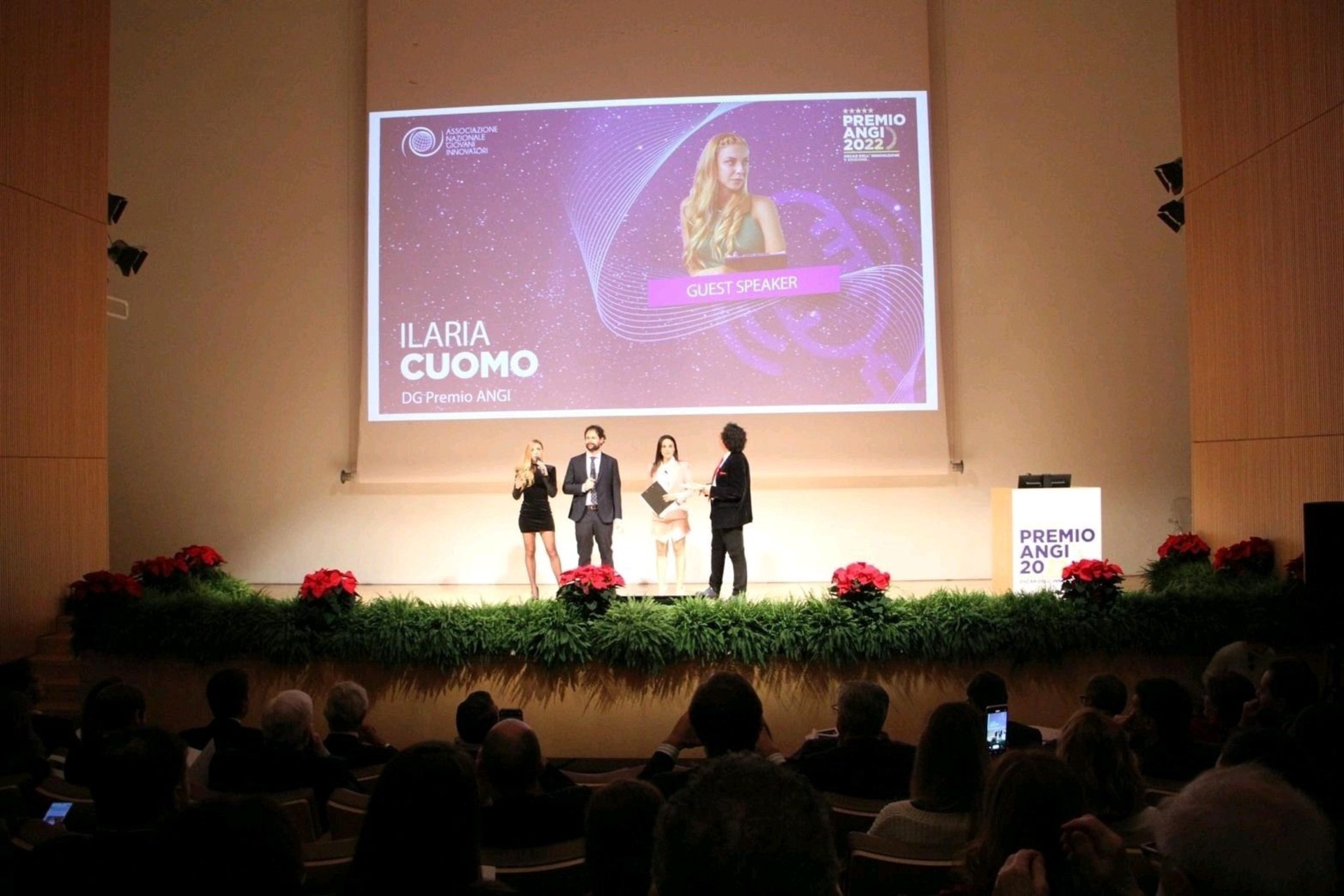 Oscar of Innovation: introduktionen af ​​Ilaria Cuomo, initiativets generaldirektør, ved uddelingen af ​​"ANGI Award - Oscar of Innovation" 2022
