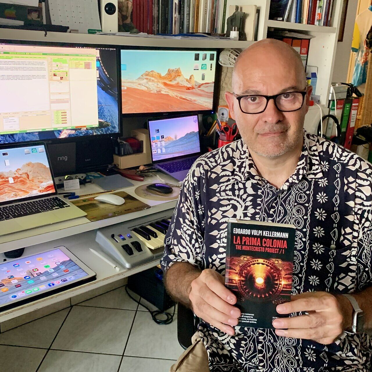 Letteratura innovativa: lo scrittore Edoardo Volpi Kellermann con la copertina dell'edizione cartacea di “The Montecristo Project – La prima colonia”
