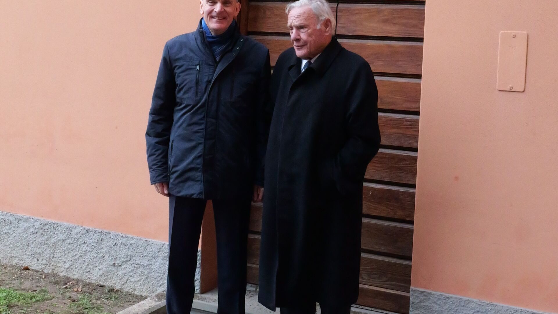 Human and natural sciences: Roberto Badaracco, Municipal of Lugano, and Arturo Licenziati, President and CEO of the IBSA Group, at the entrance to Casa Carlo Cattaneo on Christmas Eve 2022