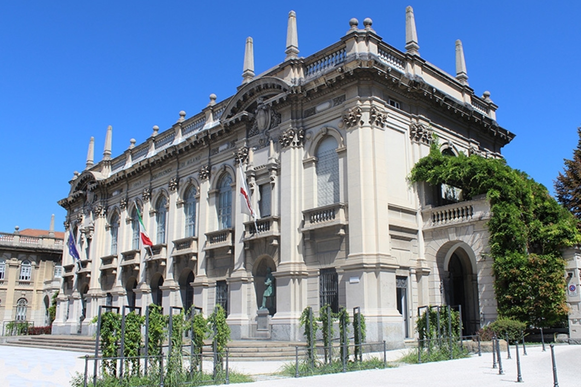 Blockchain: la sede del Rettorato del Politecnico di Milano in Piazza Leonardo Da Vinci