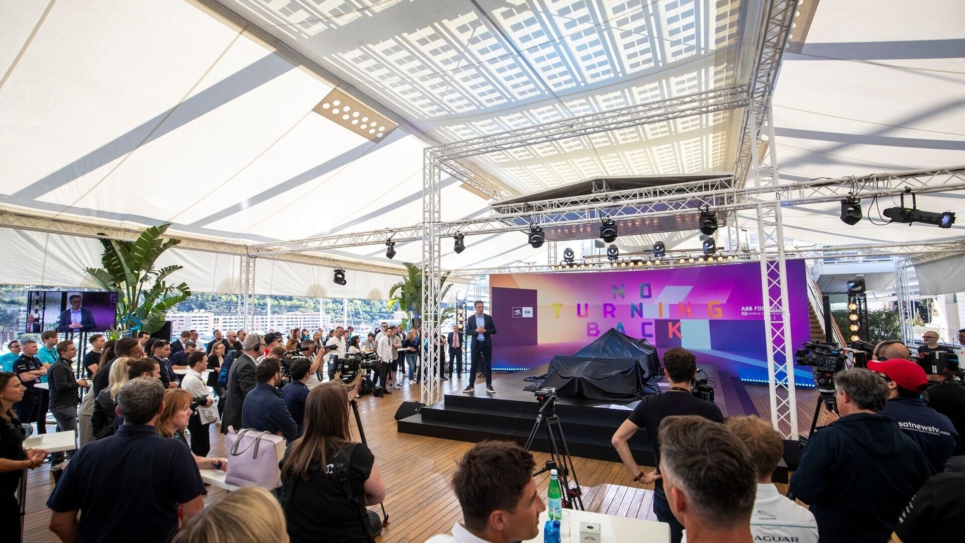Gen3: prezentarea monolocului Gen3 a avut loc la Yacht Club de Monaco în prezența lui Mohammed Bin Sulayem, președintele FIA, și a lui Jamie Reigle, CEO Formula E
