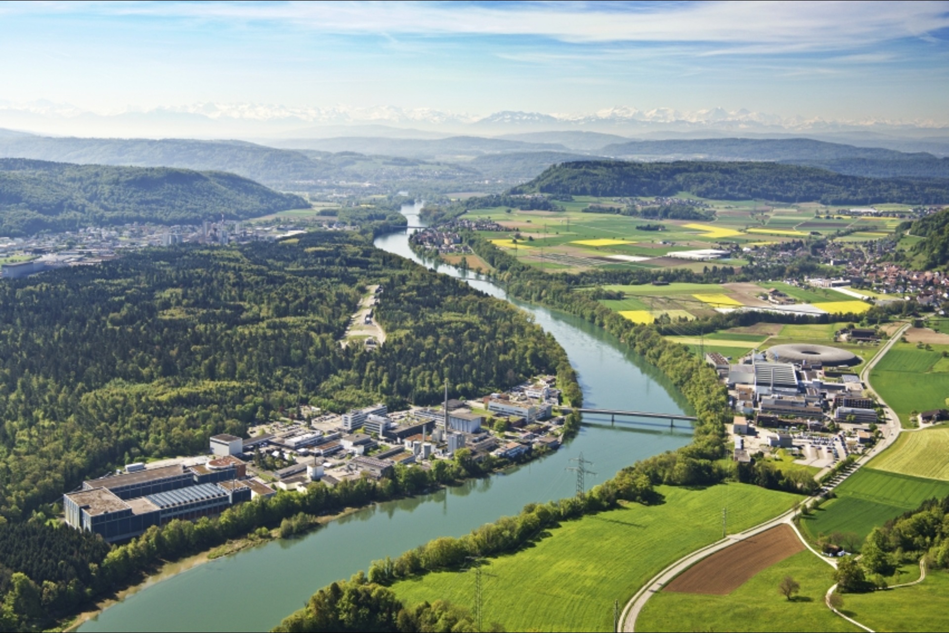 Swiss PIC: vista dall'alto della sede dell'Istituto Paul Scherrer nel Canton Argovia, presso il quale trova anche posto lo Switzerland Innovation Park InnovAARE fra fra Villigen e Würenlingen