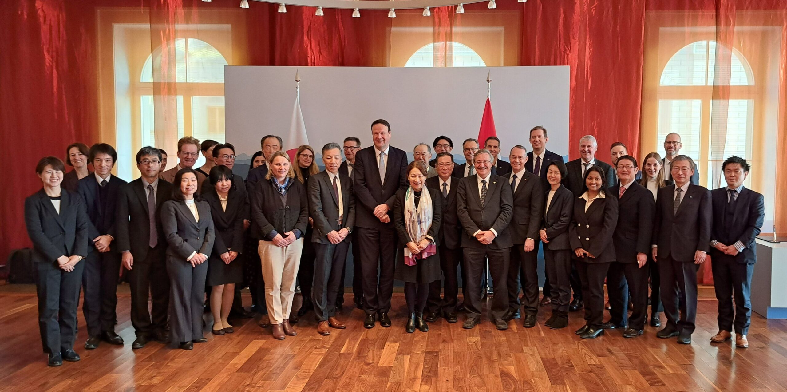 Comitato Svizzera-Giappone: lanciato il quinto Comitato Misto Svizzera-Giappone per la Scienza, la Tecnologia e l’Innovazione, con focus sulla ricerca polare e l’esposizione universale OSAKA 2025