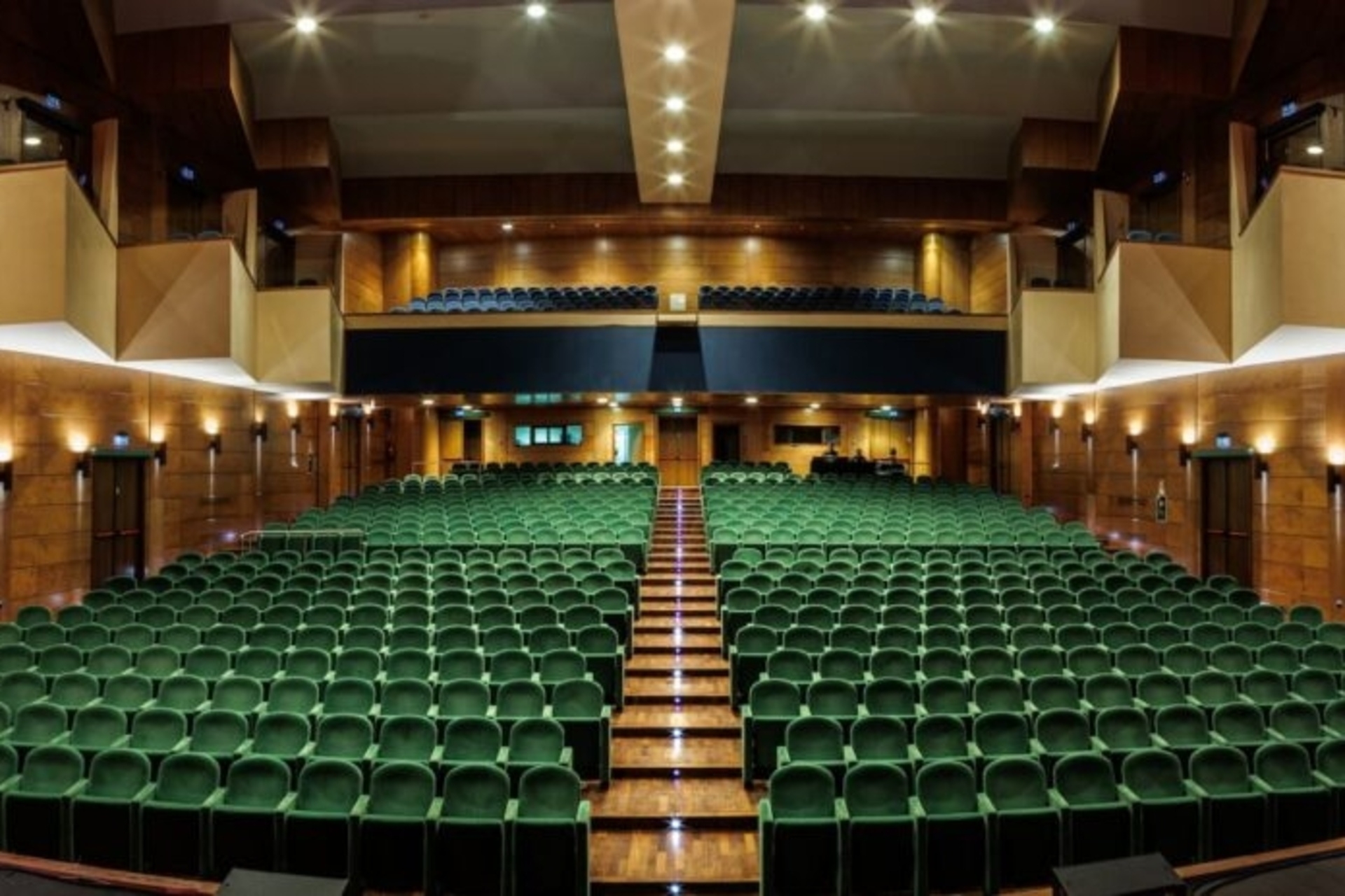 sürdürülebilir tiyatro: Cagliari'de Teatro Massimo