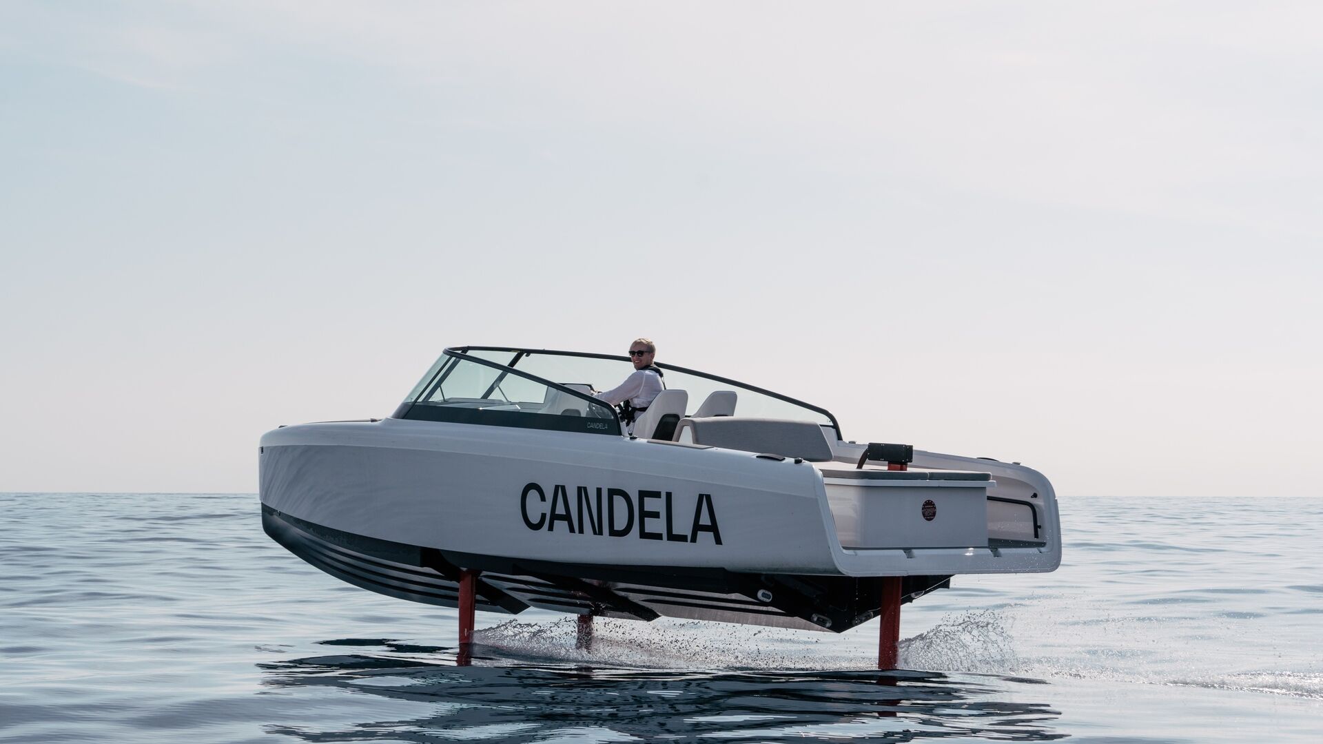 Candela C8: tàu bền vững trong quá trình điều hướng