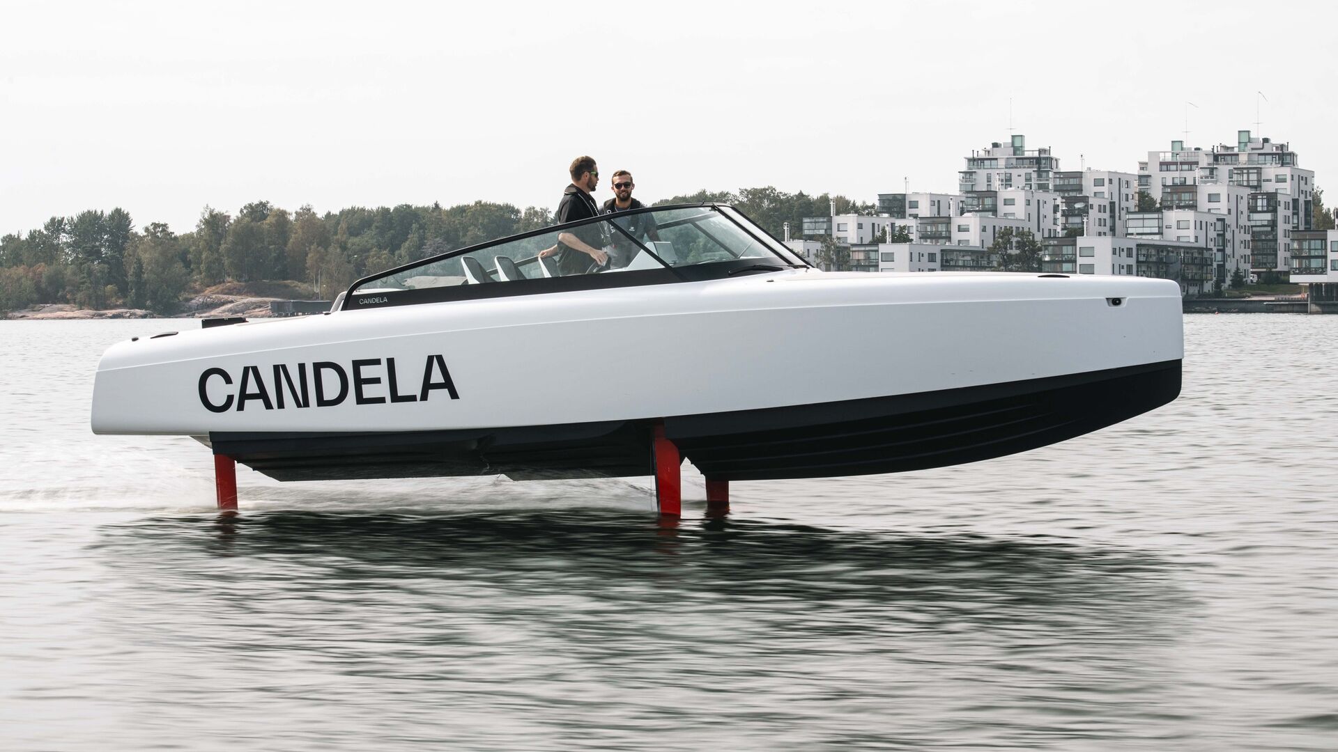 Candela C8: устойчивият кораб по време на навигация