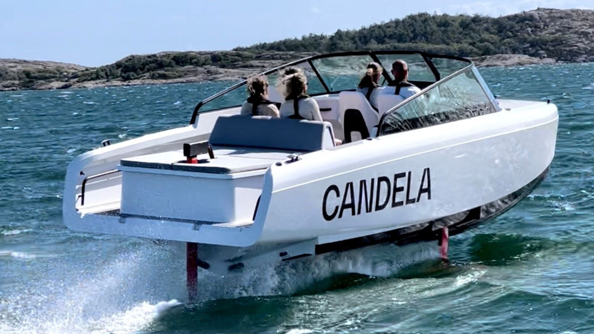 Candela C8. կայուն նավ նավարկության ընթացքում