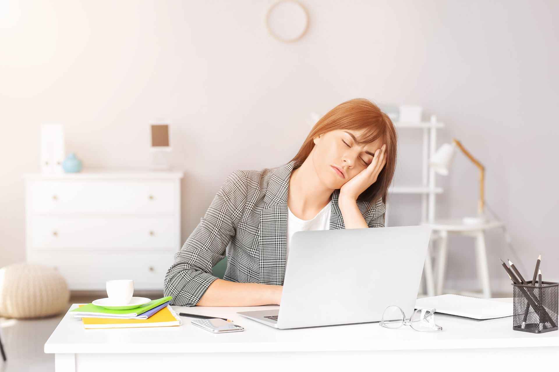 Sedeče delo: obstaja bistvena razlika med telesno in duševno utrujenostjo