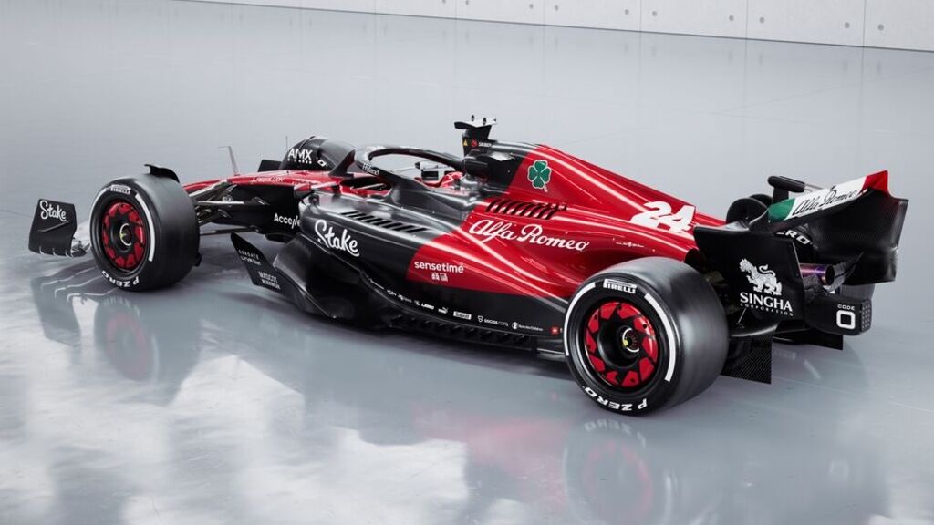 Искусственный интеллект: Alfa Romeo F1 Team Stake C43 была представлена ​​в Цюрихе 7 февраля 2023 года в студии SRF.