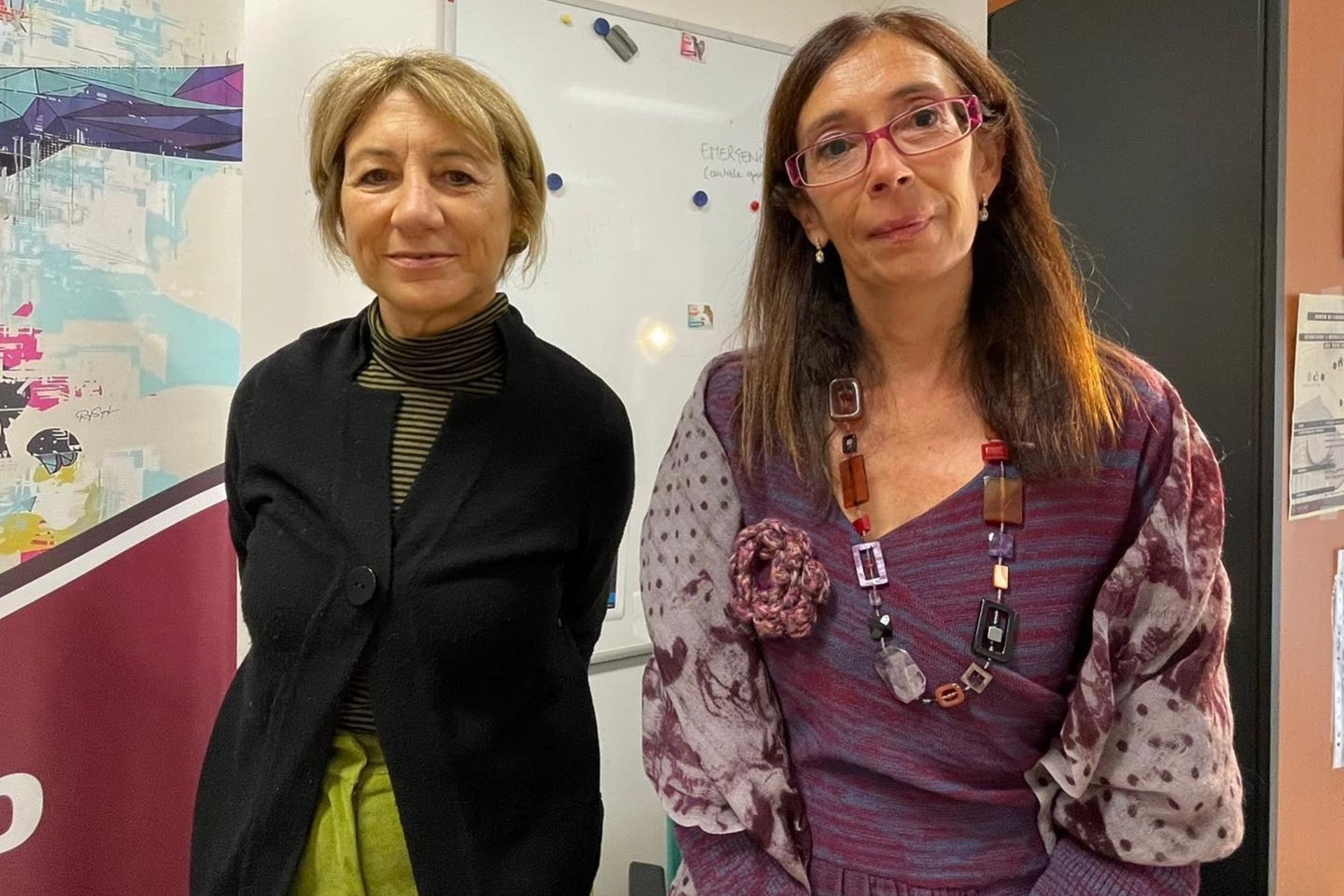 ArcheoVerso: Giovanna Barni, CoopCulturen innovaatio- ja kehitysjohtaja, ja Paola Buzi, johtaja Rooman Sapienza-yliopiston DigiLab-tutkimuskeskuksesta, ovat allekirjoittaneet sopimuksen kulttuuriprojektin käynnistämisestä.