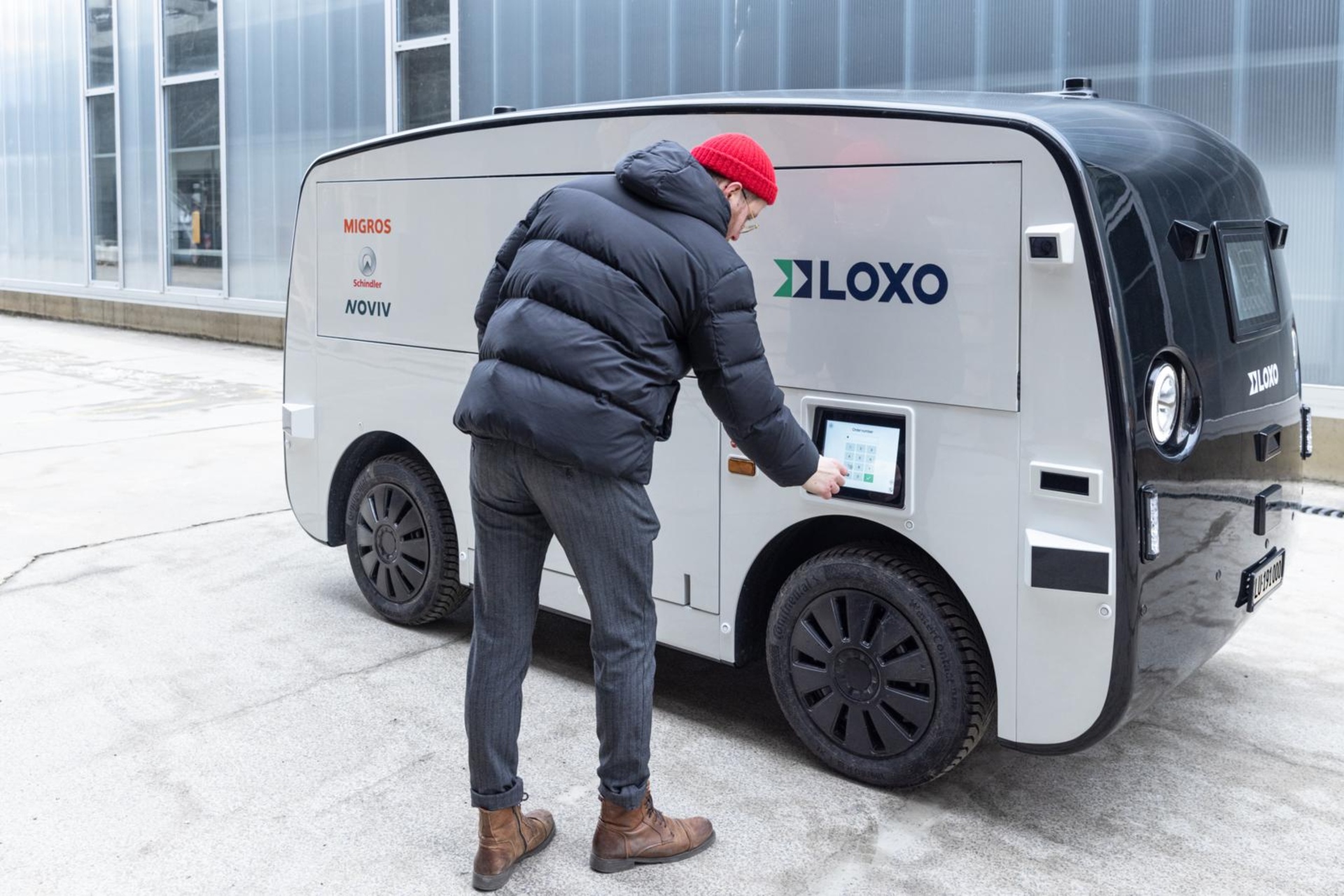 Migronomous: der selbstfahrende Elektro-Van, der täglich den Migros-Supermarkt und die Schindler-Werke in Ebikon im Kanton Luzern verbindet
