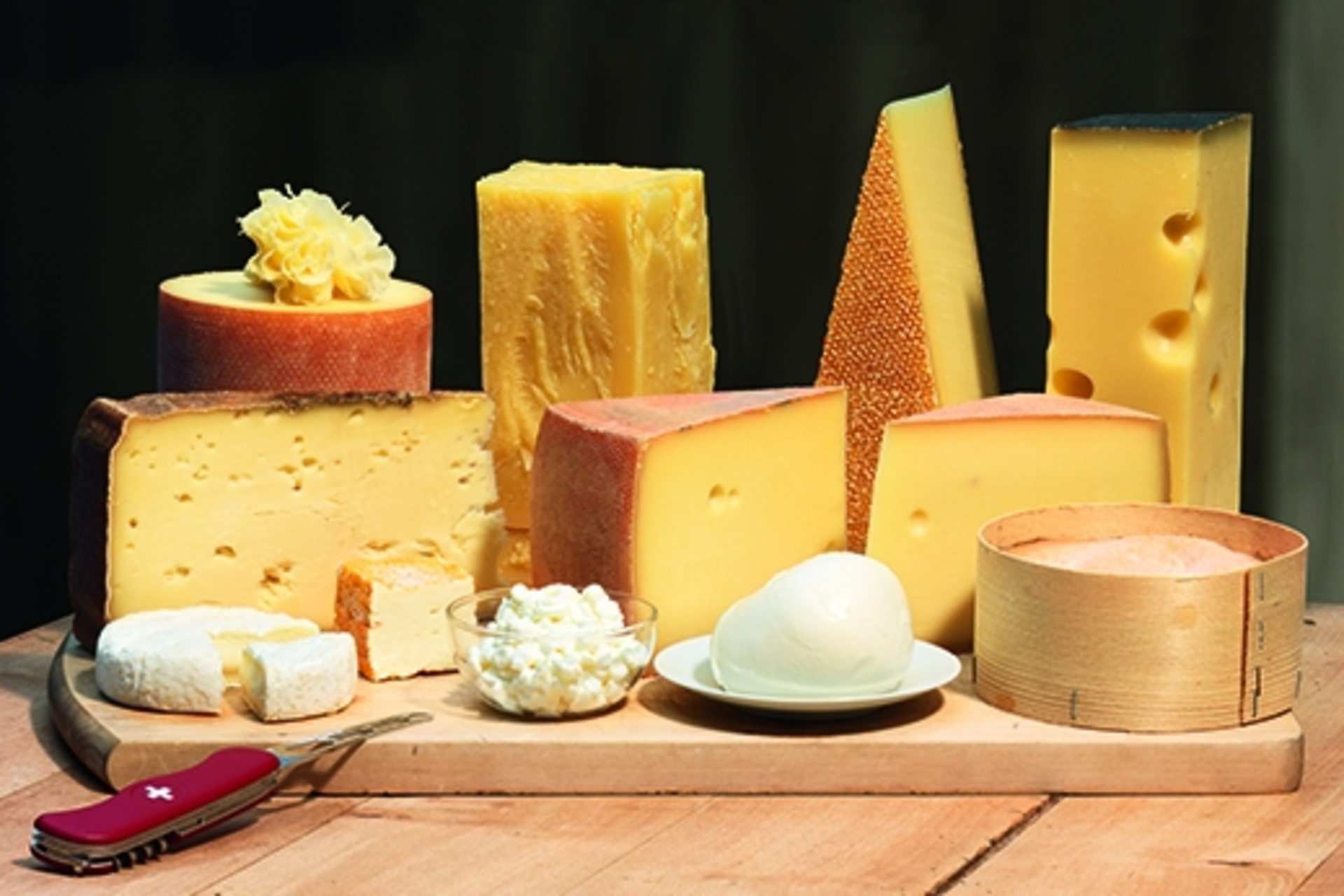 Formaggio: metà del latte prodotto in Svizzera viene trasformato in formaggio