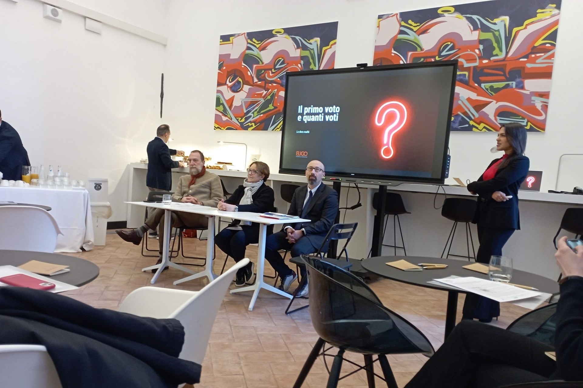 Eligo Next: yrityksen toimitusjohtaja Irene Pugliatti esittelee uuden Eligo Nextin sähköisen ja verkkoäänestysalustan Milanossa