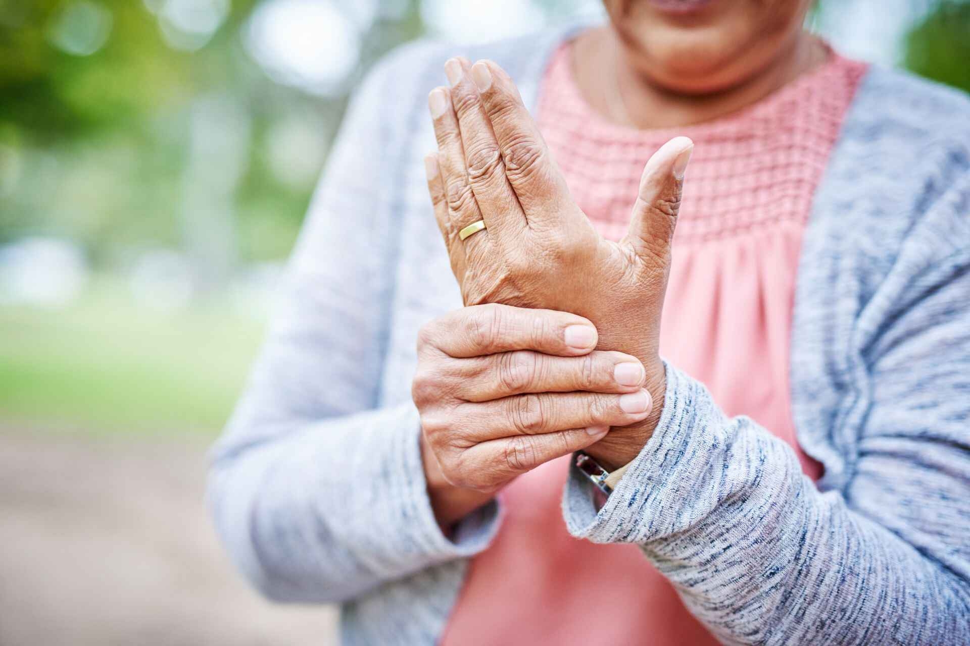 Psoriasi: la malattia può sfociare in manifestazioni di artrite psoriasica fino ad arrivare all’artrite reumatoide
