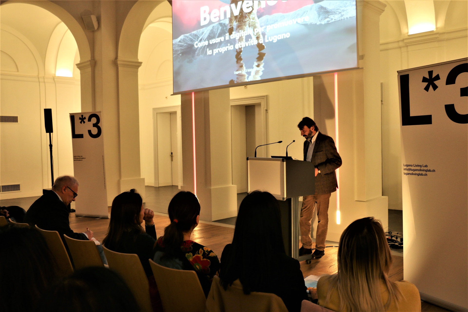 Lugano Living Lab: Lugano linnapea Michele Foletti kõne 13. veebruaril 2023 Ex Asilo Ciani koosolekul "Kuidas kasutada digitaaltehnoloogiat oma ettevõtte reklaamimiseks Luganos"