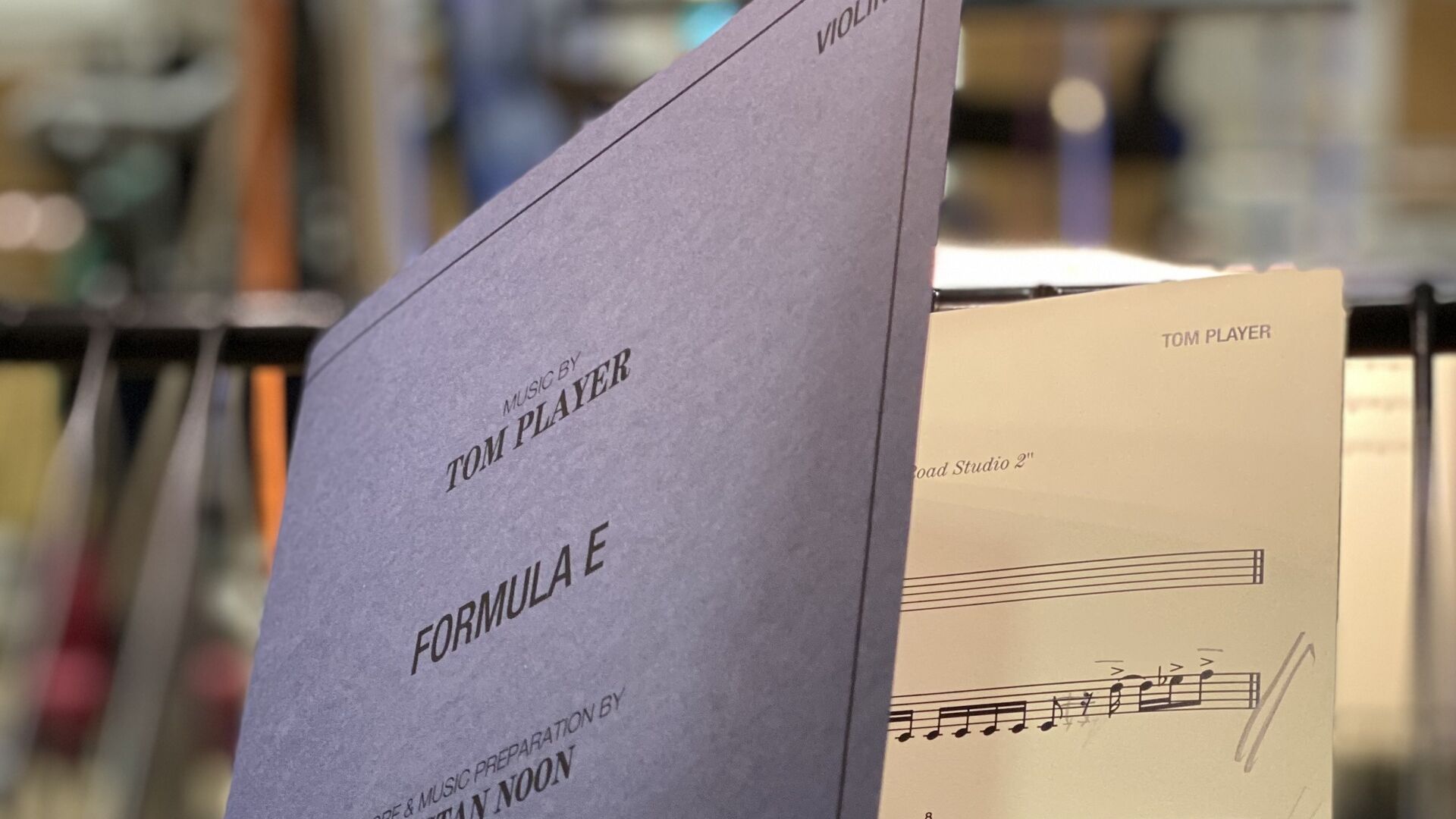 Formel E: coveret til albumet «Change. Accelerated (The Official Formula E Soundtrack)" av Tom Player, som inneholder syv spor: blant dem, sangene "Rising" (Main Titles), "Resolution" (Results) og "Vamos" (Podium), alle spilt inn live med en 55-manns orkester ved Abbey Road Studios