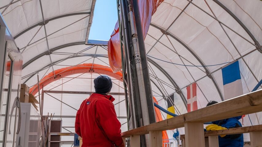 Ghiaccio: il progetto “Beyond EPICA - Oldest Ice”, un consorzio europeo che include la Universität Bern, ha completato la seconda stagione sul campo alla fine di gennaio 2023: la perforazione nel sito antartico di Little Dome C ha raggiunto la profondità di 808 metri