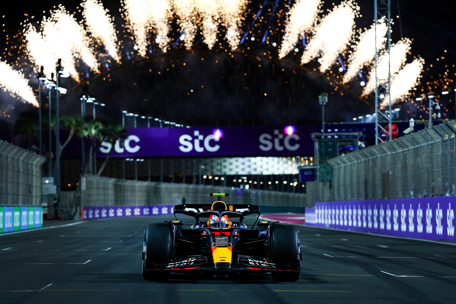 Red Bull: Sergio “Checo” Perez ha raccolto in terra saudita la quinta vittoria in carriera in Formula 1, in virtù di una monoposto letteralmente attaccata al suolo, ed è secondo nella graduatoria Piloti 2023