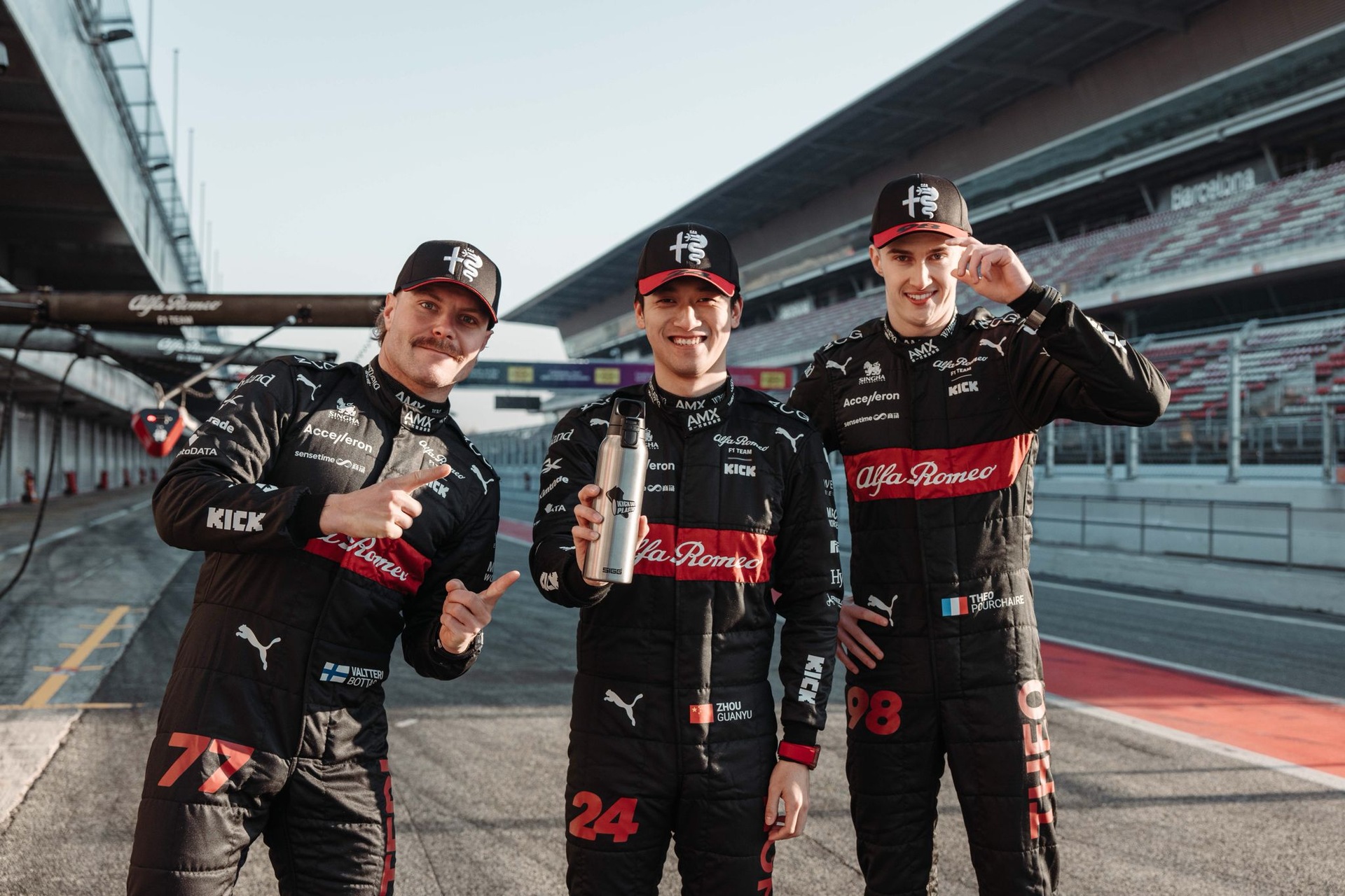 Kick Out Plastic: in 2023 the Spanish non-profit initiative chose the Alfa Romeo F1 Team Stake and its drivers as testimonials: owners Valtteri Bottas and Zhou Guanyu and test driver Théo Pourchaire