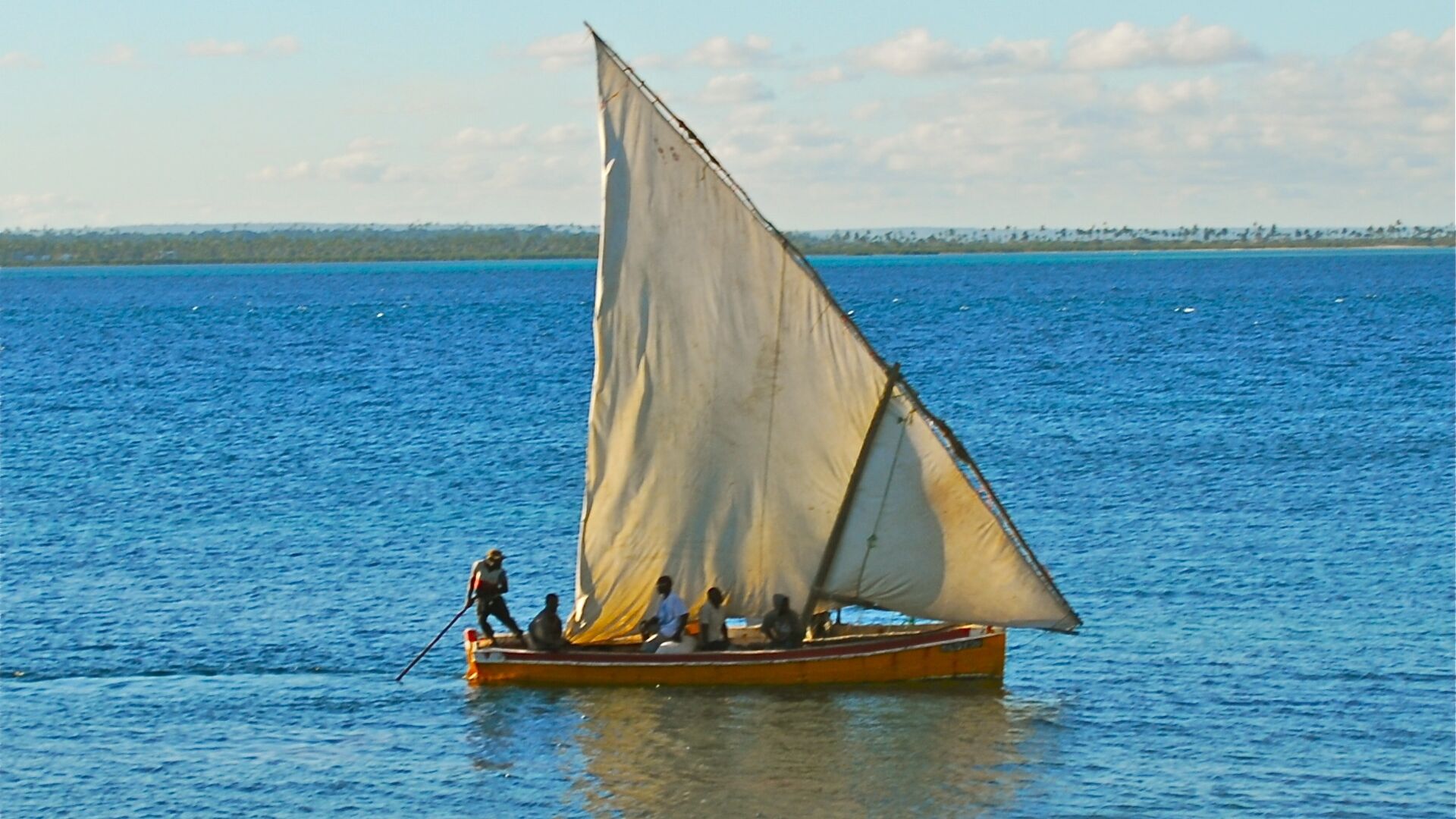 Կապույտ Խաղաղություն. dhow-ը Մոզամբիկի տիպիկ նավ է, շատ ակտիվ ազգ ջրի պաշտպանության հարցում