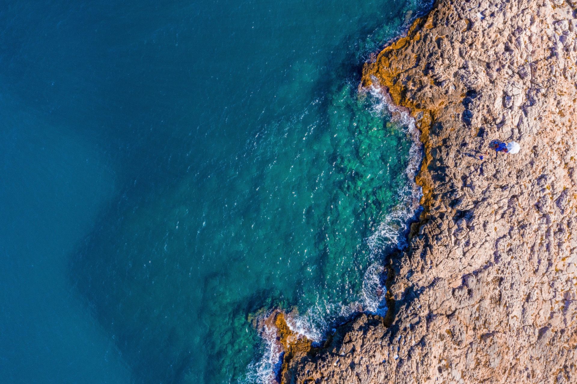 alga: Una veduta dall'alto del mare pugliese