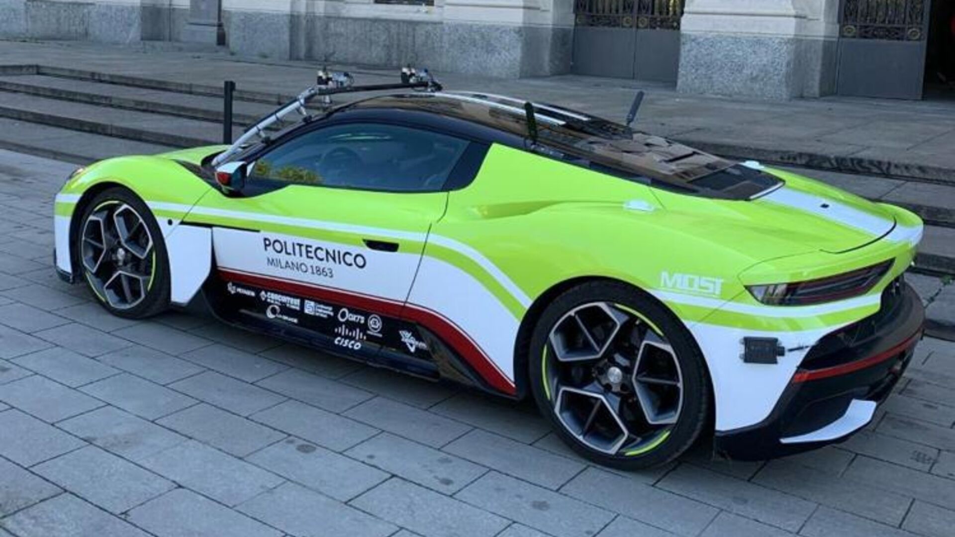 Автономно шофиране: Maserati MC20 Cielo, създадено от Миланската политехника и оборудвано с робот-шофьор
