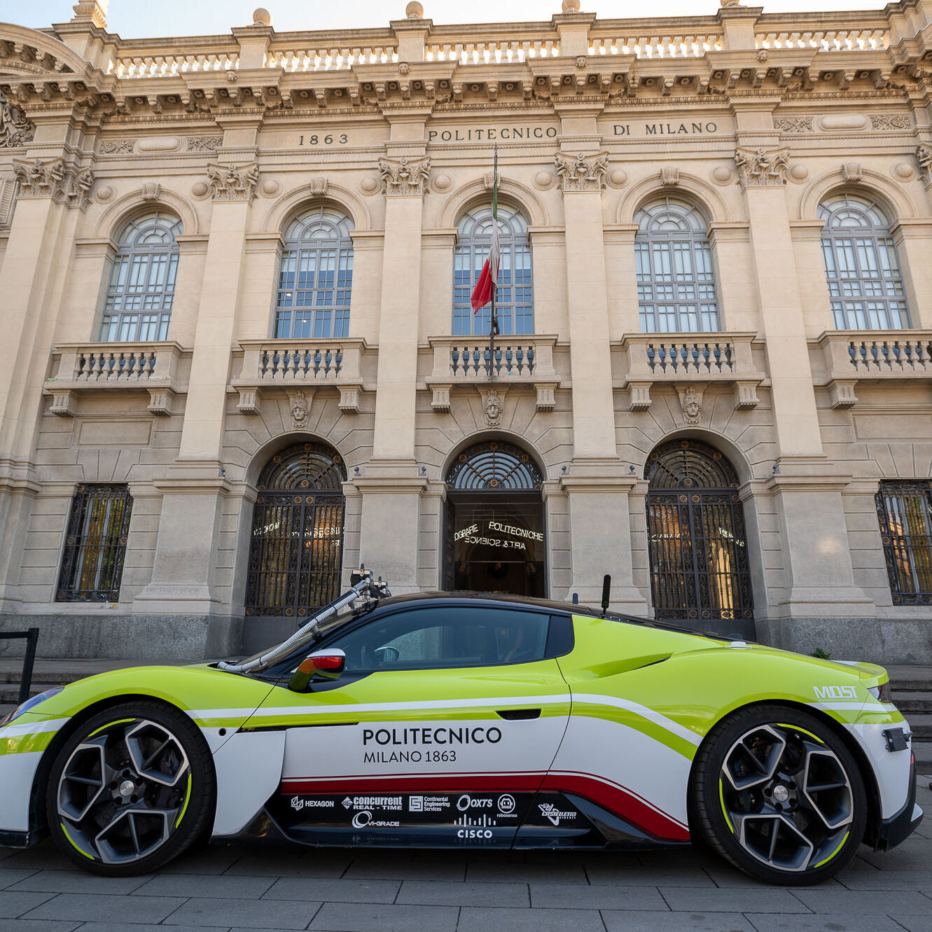 Автономное вождение: Maserati MC20 Cielo, созданный Миланским политехническим институтом и оснащенный роботом-водителем