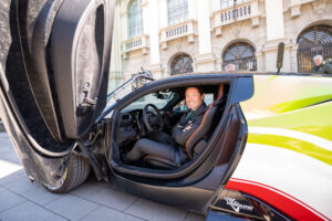 Autonoom rijden: het personeel van de Maserati MC20 Cielo opgezet door de Polytechnische Universiteit van Milaan en uitgerust met een robo-chauffeur