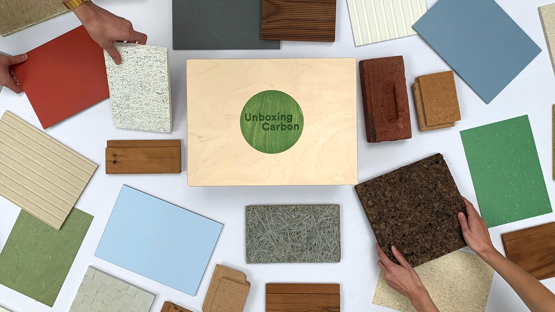 Unboxing Carbon: il catalogo per costruire con veri materiali green
