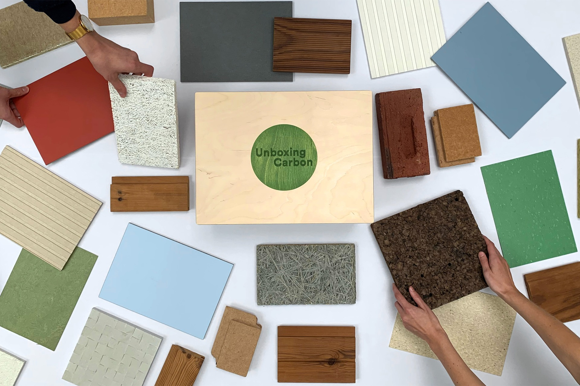 Unboxing Carbon: o catálogo para construir com materiais realmente verdes