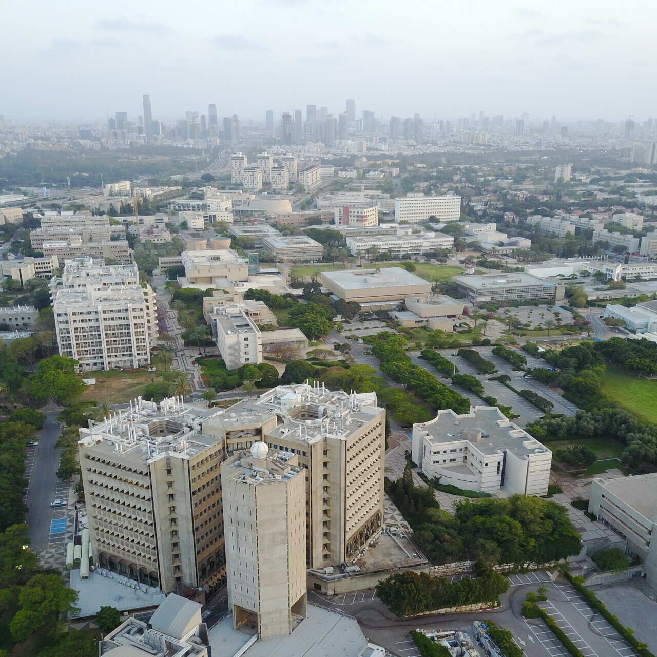 Tel Aviv: Universitas Tel Aviv, disingkat TAU, adalah universitas negeri terbesar di Israel