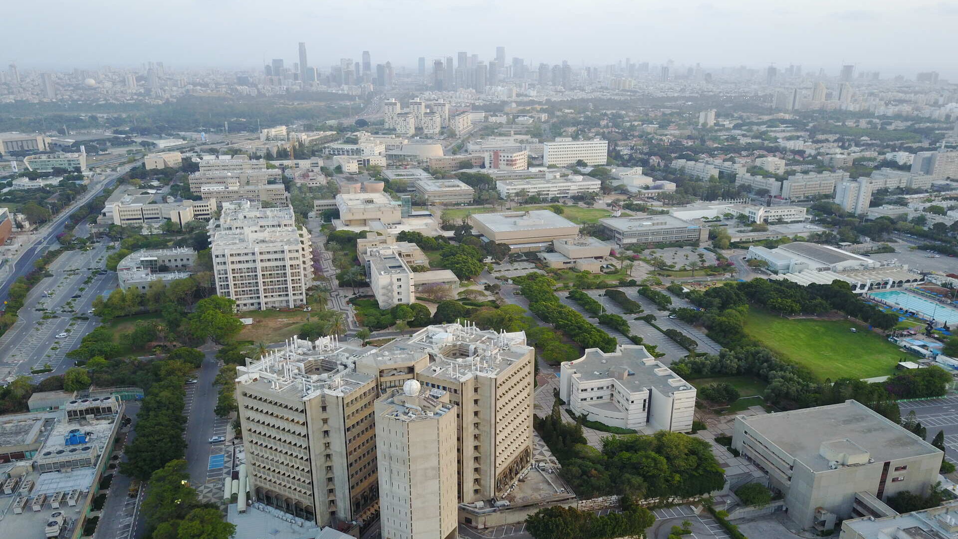 Тел Авив: Универзитет у Тел Авиву, скраћено ТАУ, је највећи јавни универзитет у Израелу