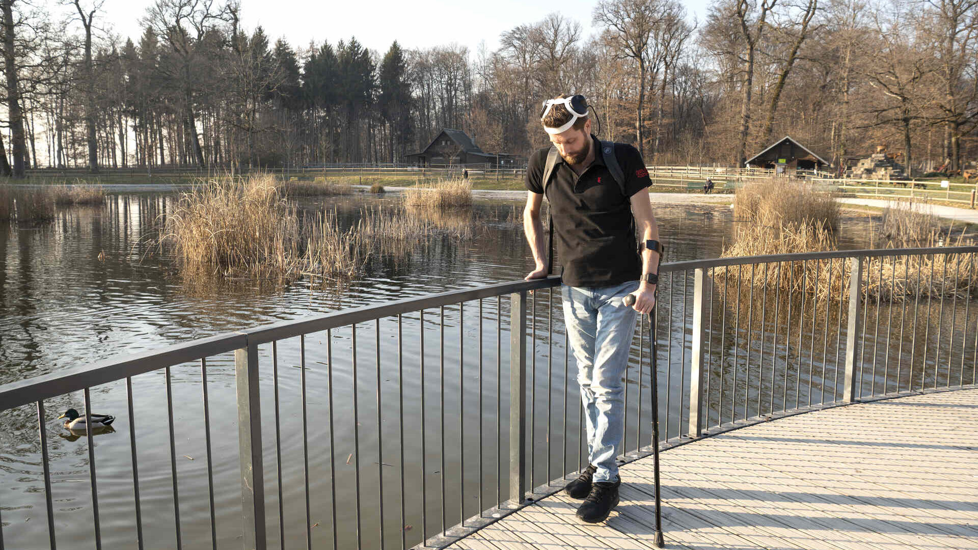 Camminare grazie al pensiero: Gert-Jan Oskam, rimasto paralizzato agli arti inferiori in seguito a un incidente in bicicletta, ha ripreso a camminare grazie a un ponte digitale fra cervello e midollo spinale